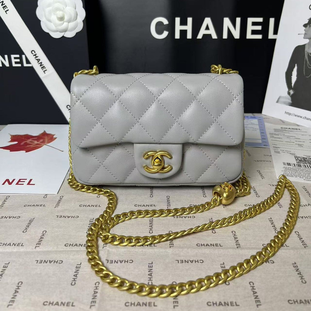 25C MINI FLAP 19CM GREY LAMBSKIN GOLD HEART HARDWARE