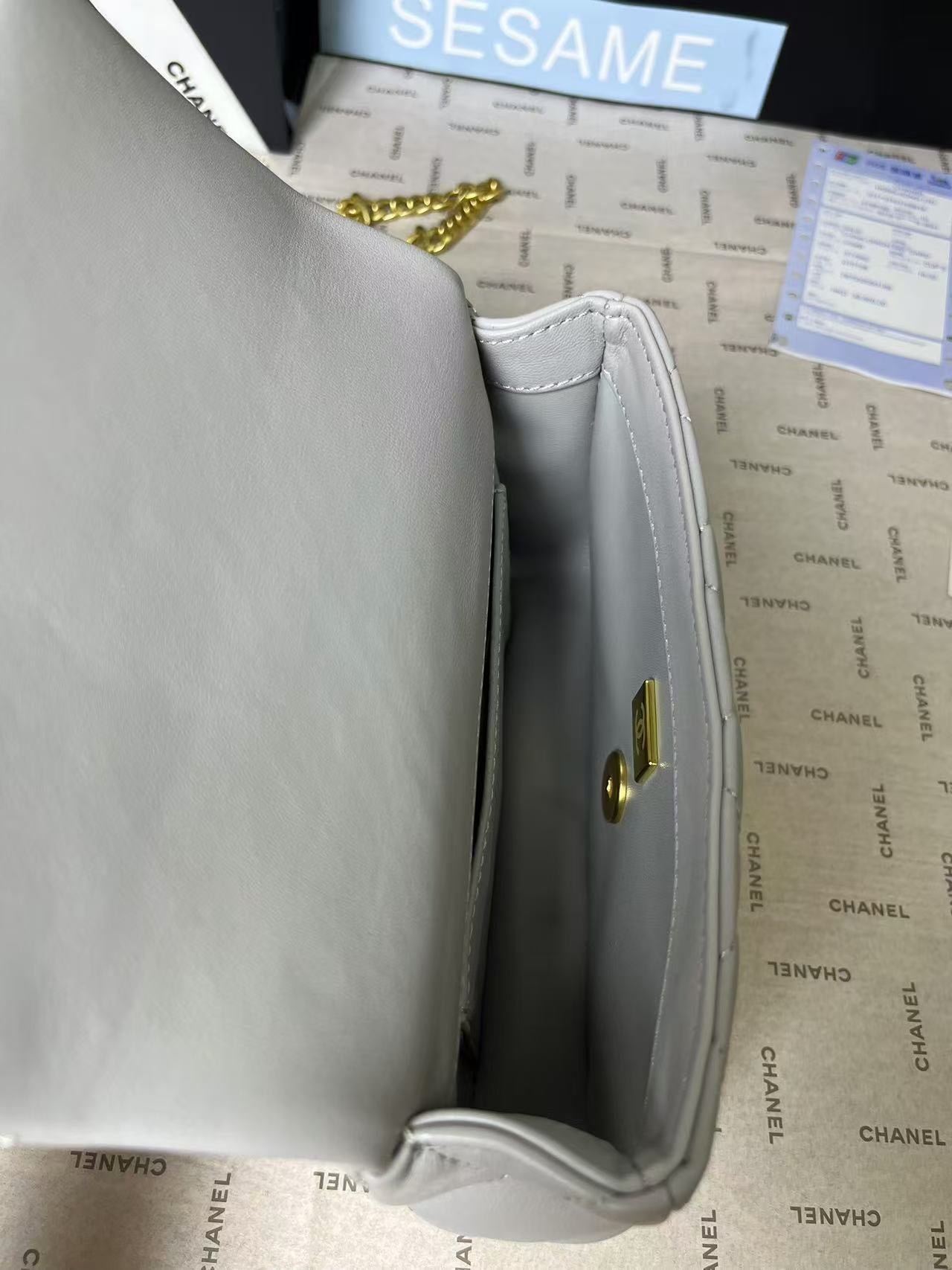 25C MINI FLAP 19CM GREY LAMBSKIN GOLD HEART HARDWARE