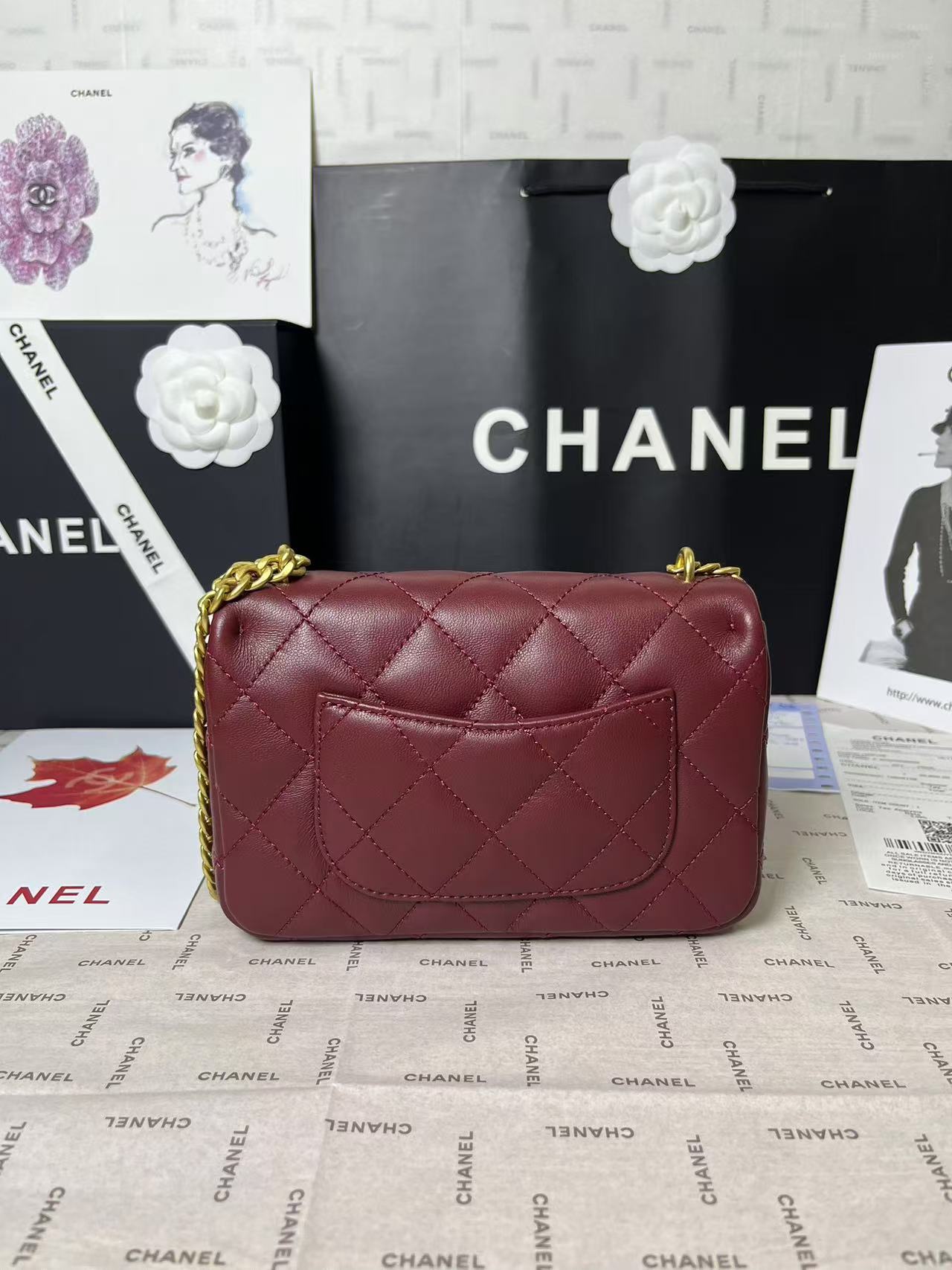 25C MINI FLAP 19CM BURGUNDY LAMBSKIN GOLD HEART HARDWARE