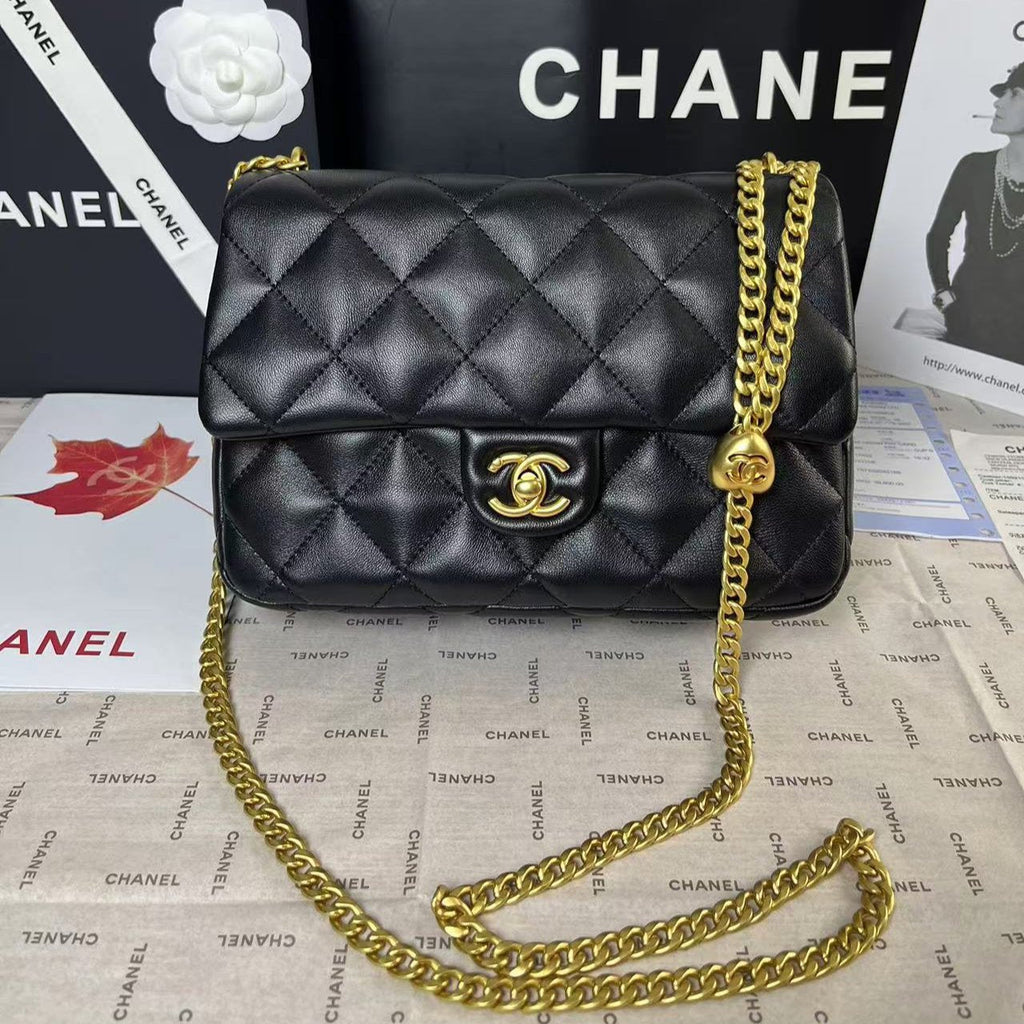 25C MINI FLAP 24CM BLACK LAMBSKIN GOLD HEART HARDWARE
