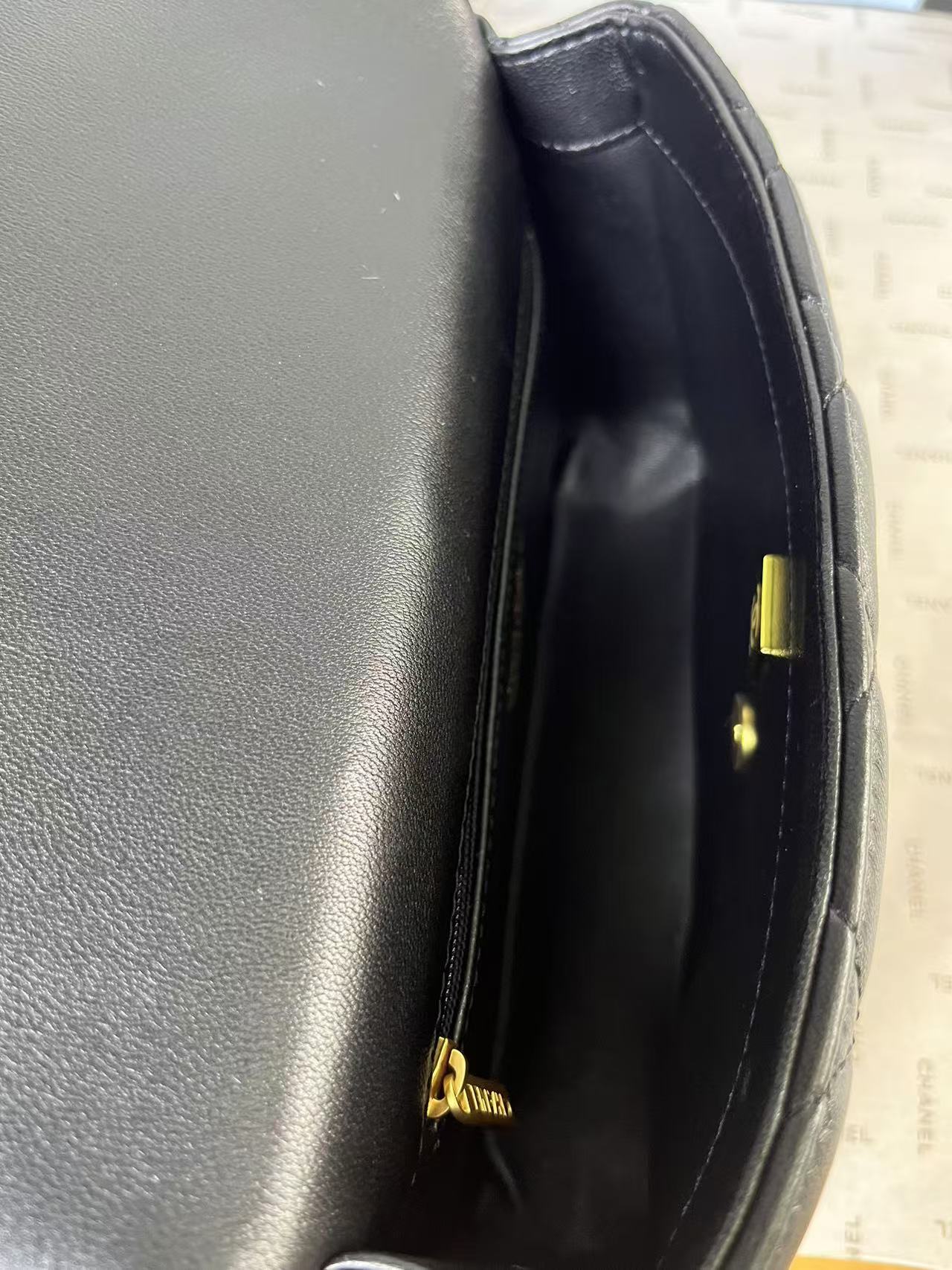 25C MINI FLAP 24CM BLACK LAMBSKIN GOLD HEART HARDWARE