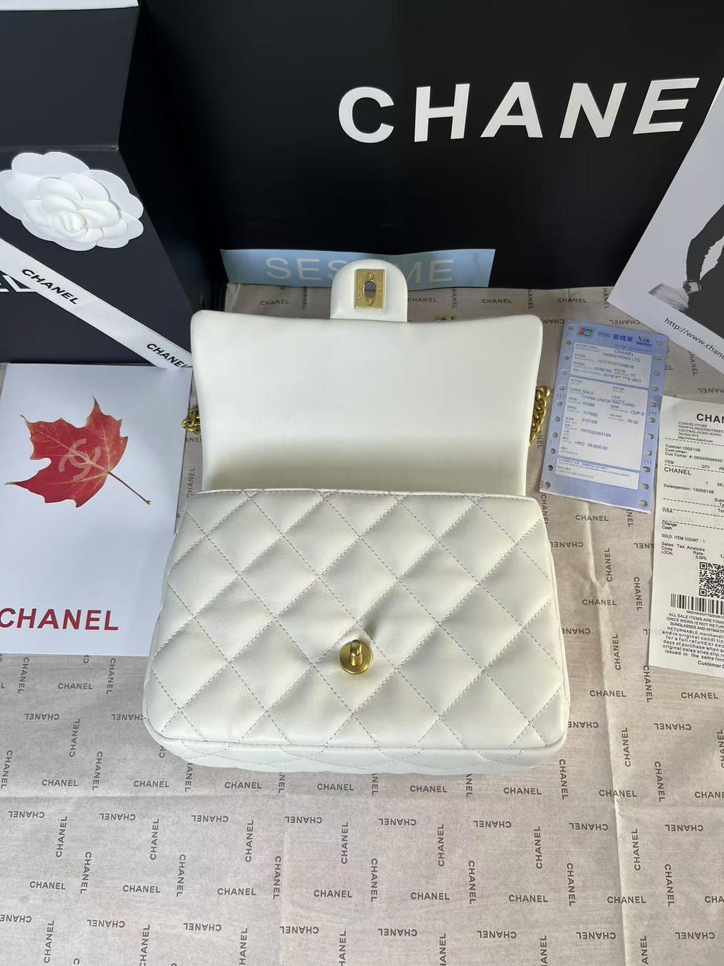 25C MINI FLAP 24CM WHITE LAMBSKIN GOLD HEART HARDWARE