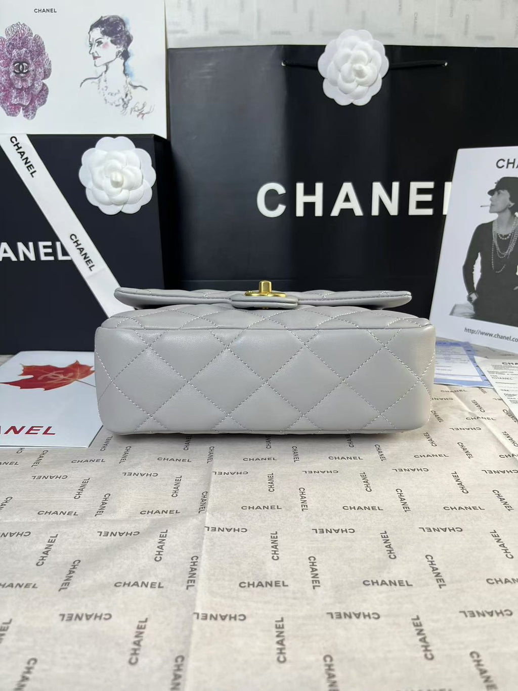 25C MINI FLAP 24CM GREY LAMBSKIN GOLD HEART HARDWARE