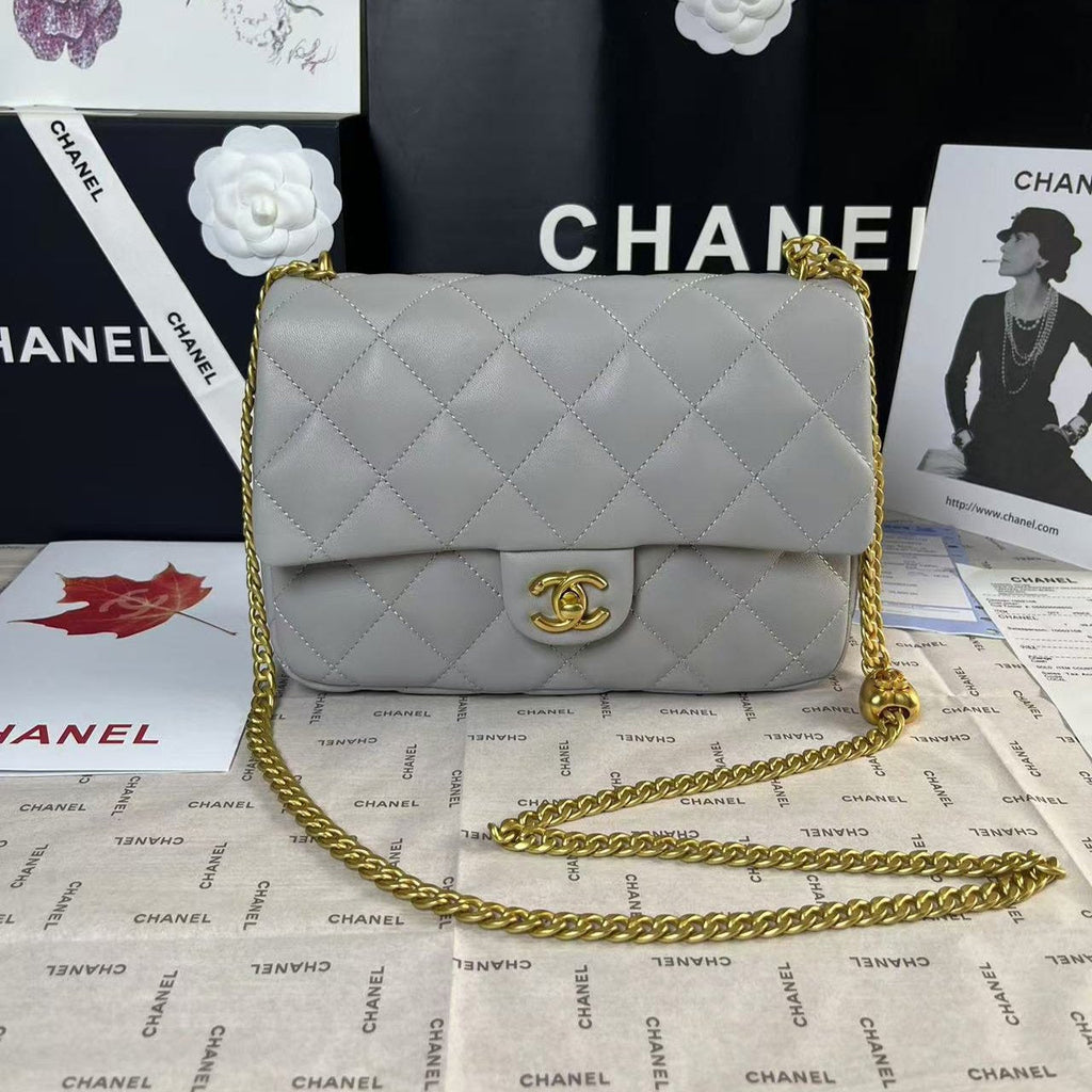 25C MINI FLAP 24CM GREY LAMBSKIN GOLD HEART HARDWARE