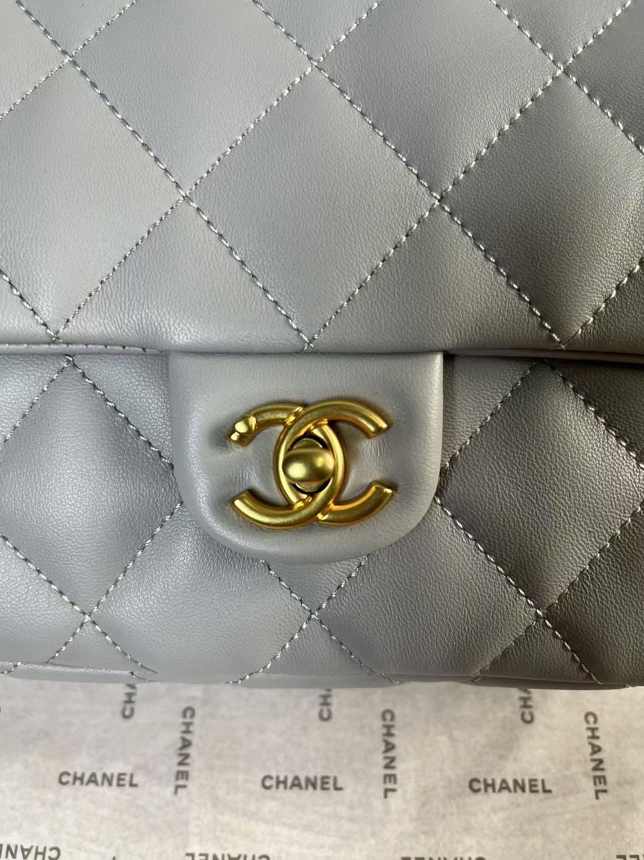 25C MINI FLAP 24CM GREY LAMBSKIN GOLD HEART HARDWARE