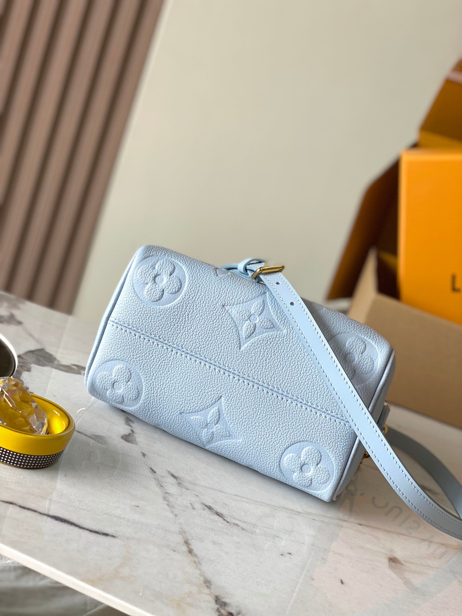 SPEEDY BANDOULIÈRE 20 EN CUIR EMPREINTE MONOGRAMME BLEU HOUR