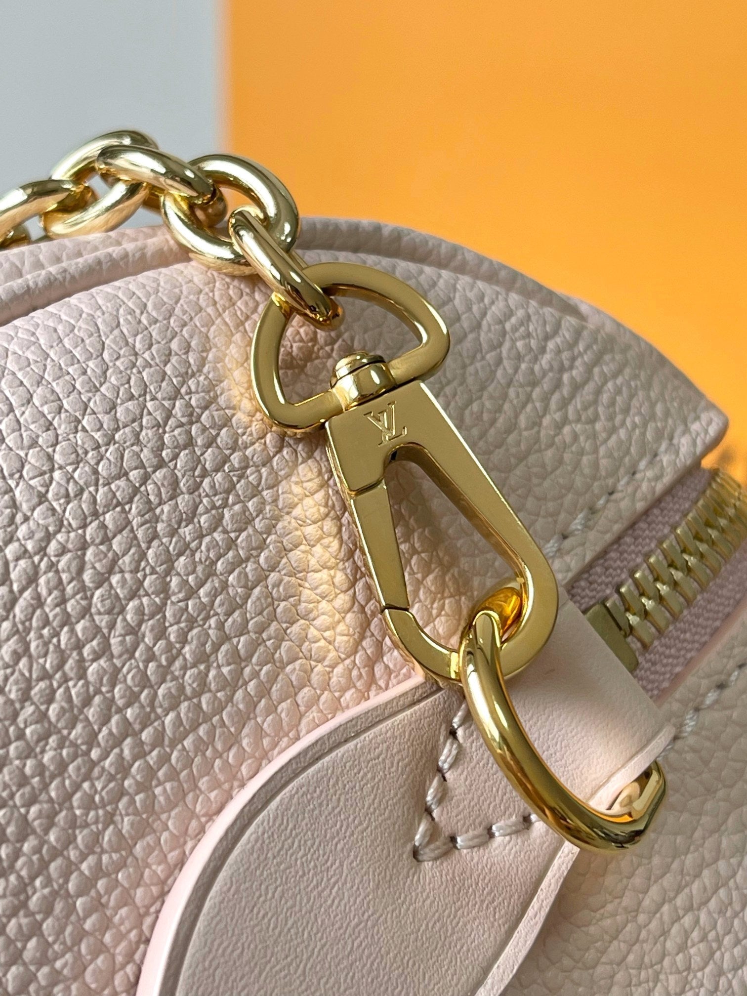 SPEEDY BANDOULIÈRE 20 EN CUIR EMPREINTE MONOGRAMME ROSE CLAIR