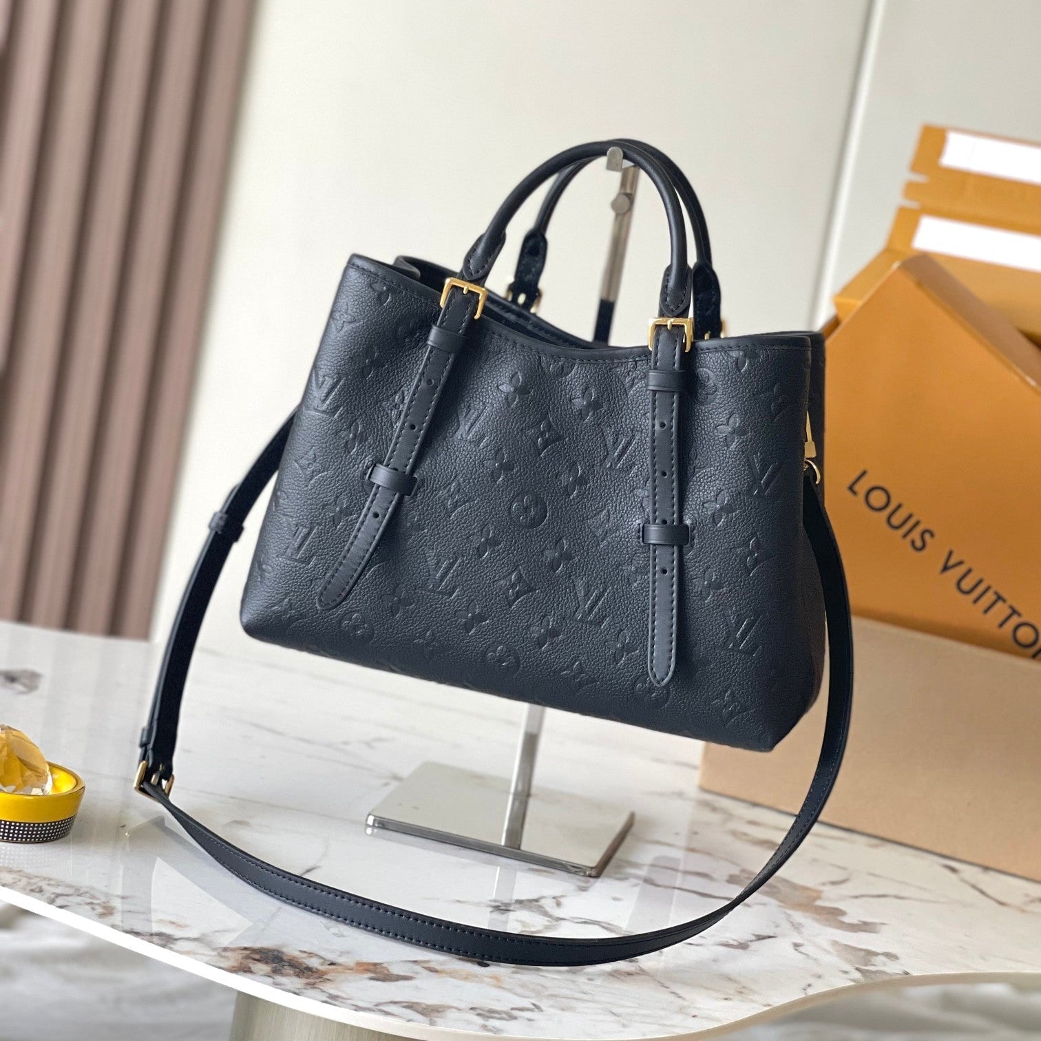 SAC BABYLONE 31 EN CUIR EMPREINTE MONOGRAMME NOIR