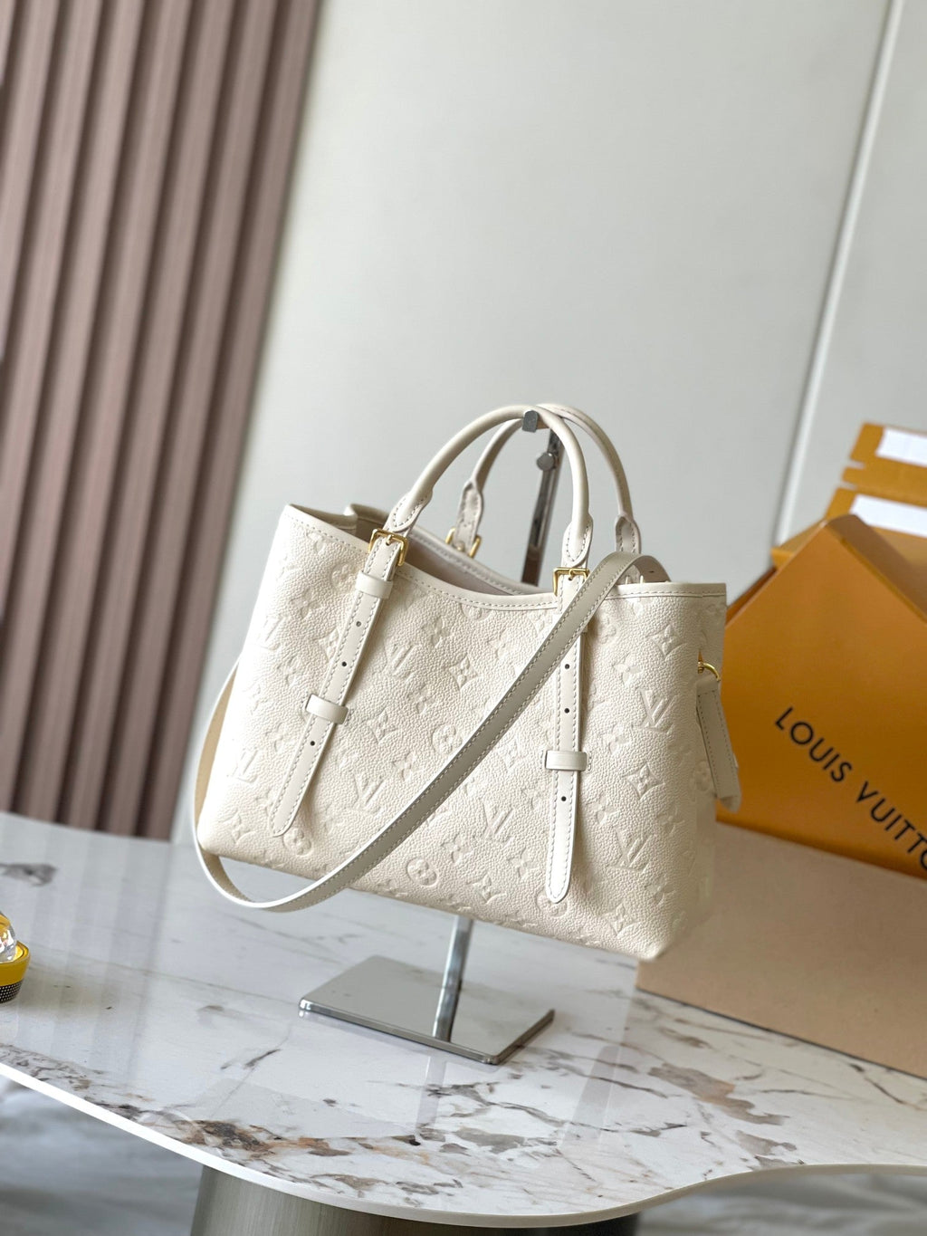SAC BABYLONE 31 EN CUIR EMPREINTE MONOGRAMME BLANC