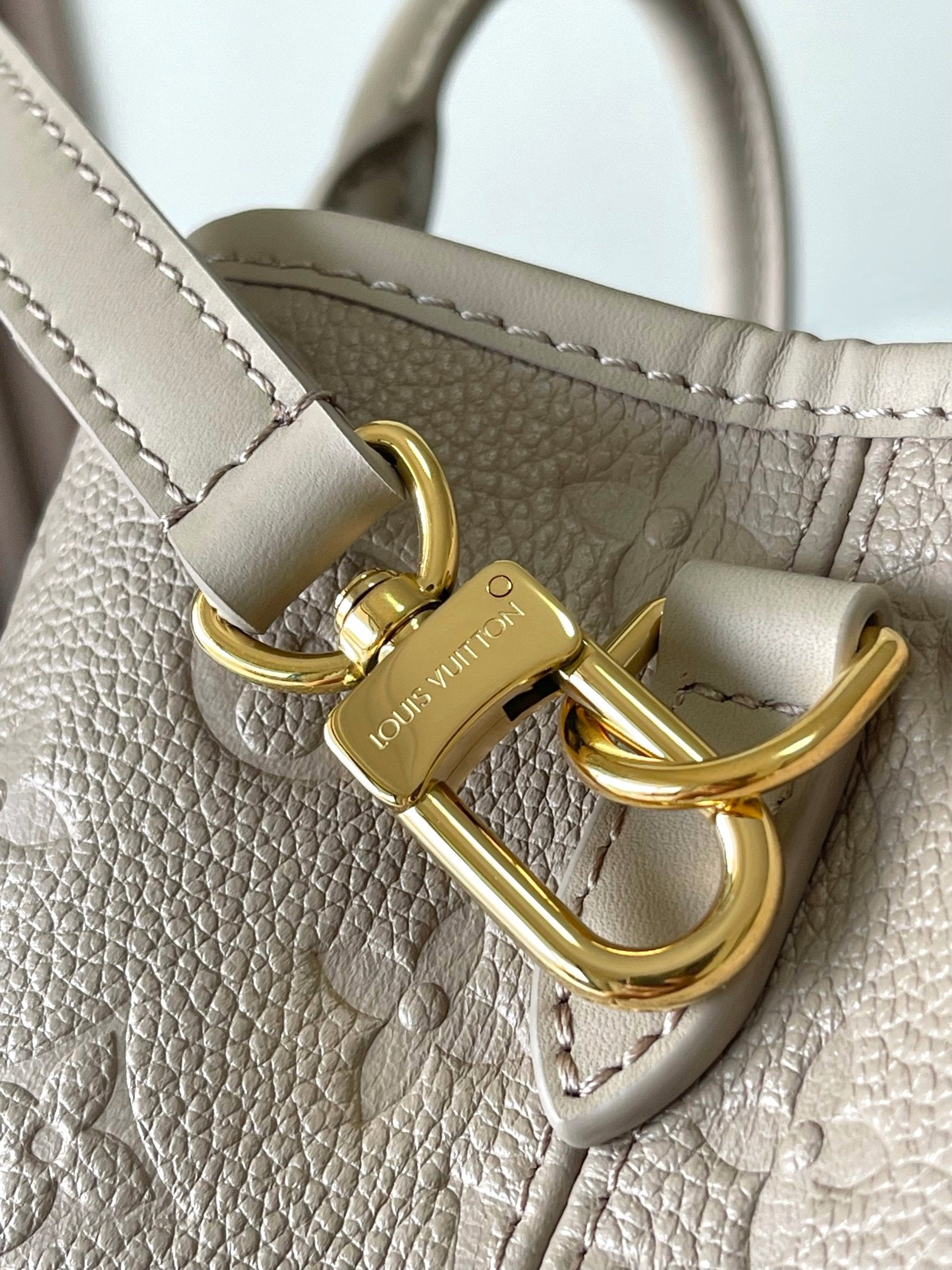 SAC BABYLONE 31 EN CUIR MONOGRAMME TOURTERELLE EMPREINTE