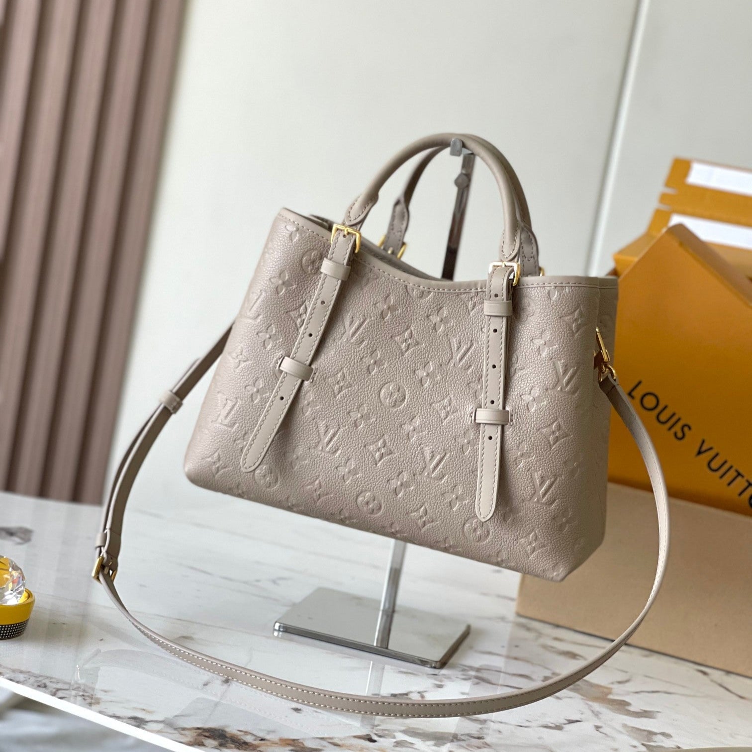 SAC BABYLONE 31 EN CUIR MONOGRAMME TOURTERELLE EMPREINTE