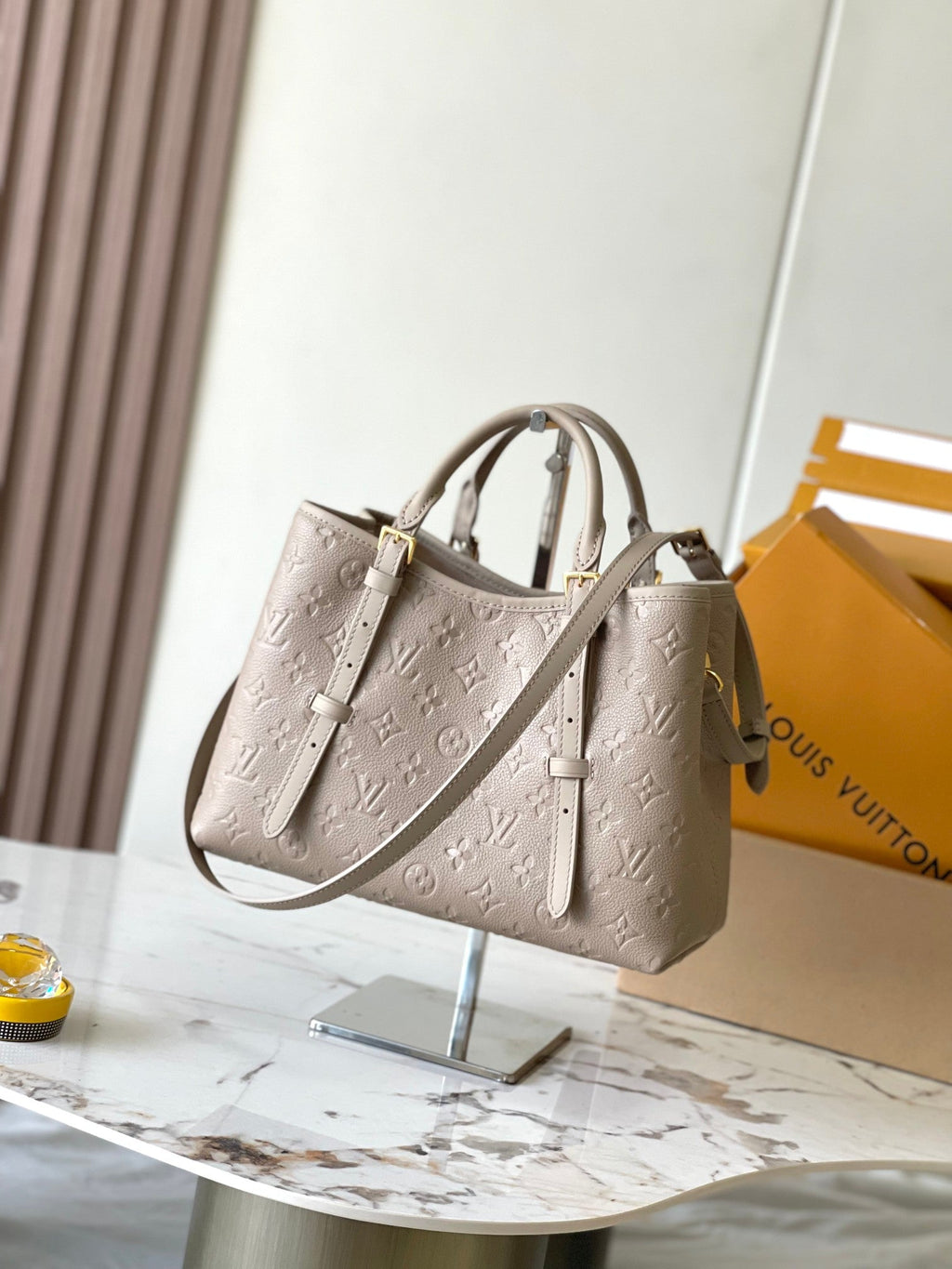 SAC BABYLONE 31 EN CUIR MONOGRAMME TOURTERELLE EMPREINTE
