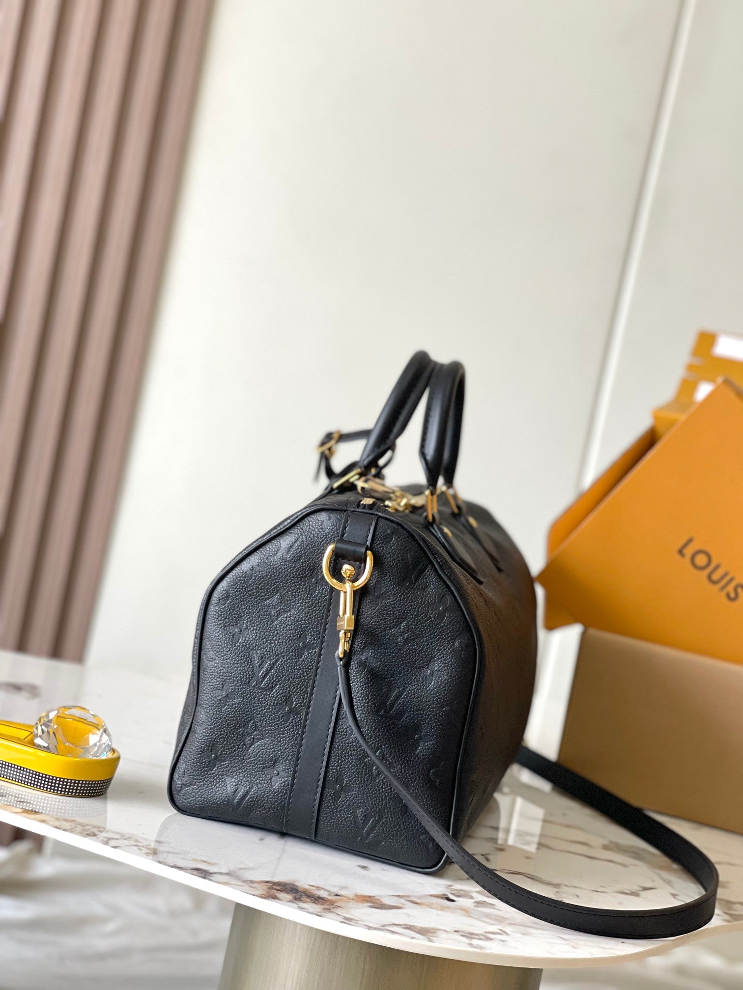SPEEDY SOFT 30 EN CUIR EMPREINTE MONOGRAMME NOIR