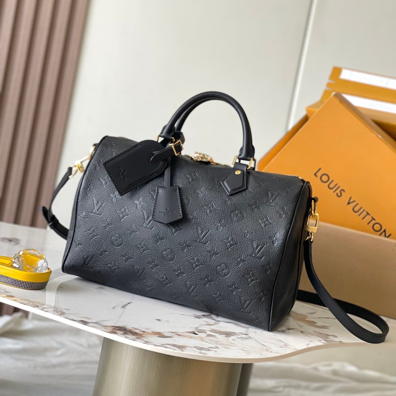 SPEEDY SOFT 30 EN CUIR EMPREINTE MONOGRAMME NOIR