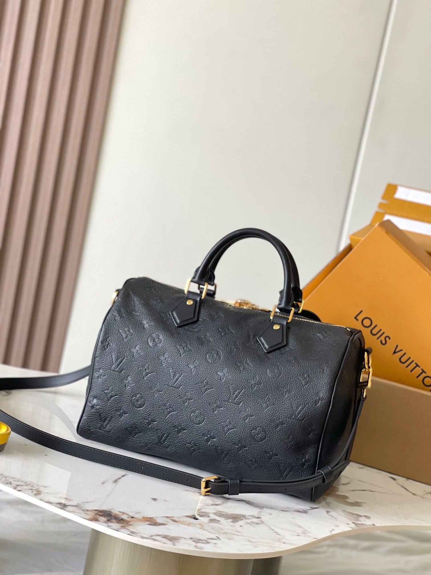 SPEEDY SOFT 30 EN CUIR EMPREINTE MONOGRAMME NOIR