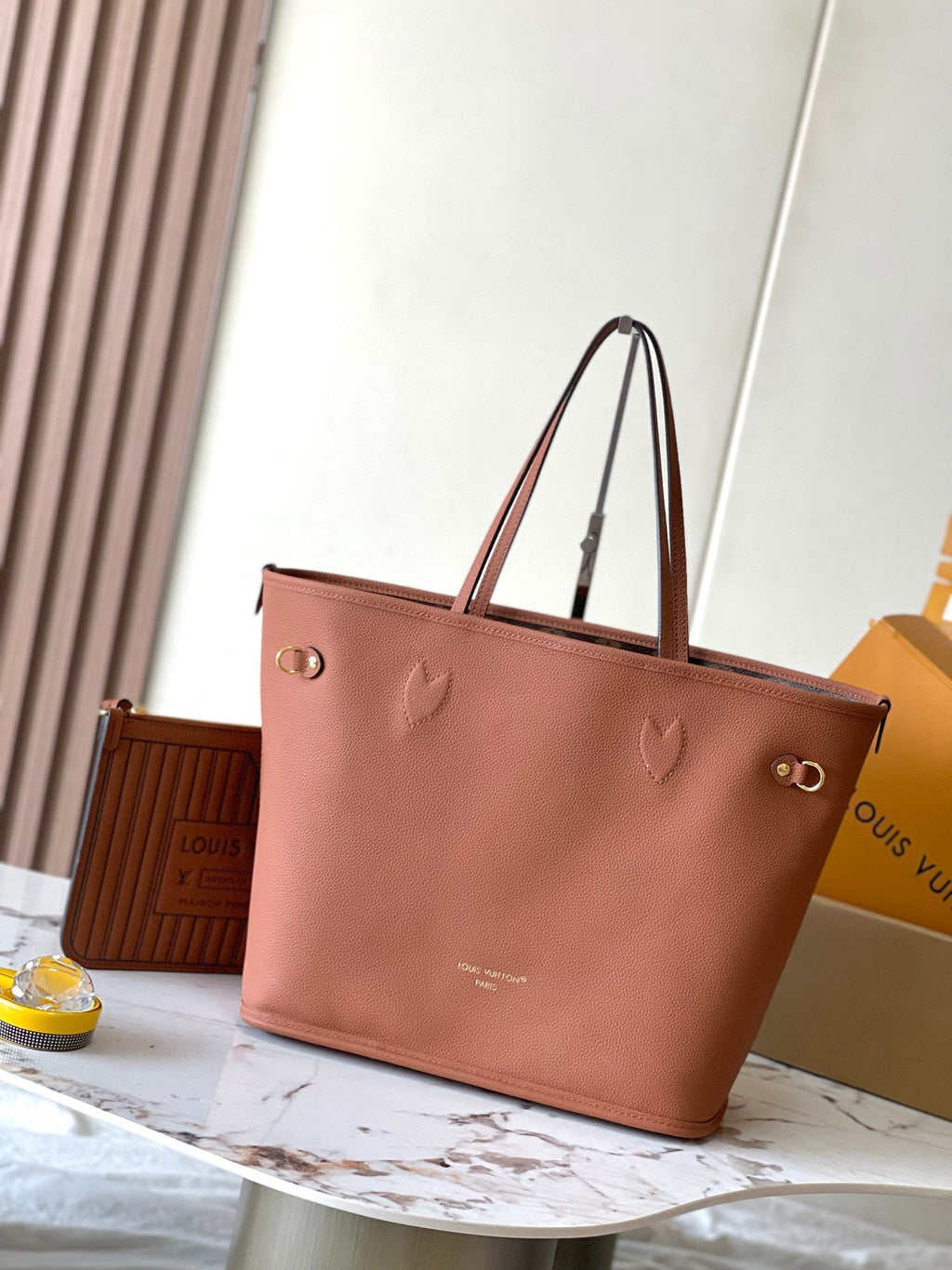 Sac à dos Neverfull Inside Out MM 31 en toile monogrammée marron et garnitures en cuir de veau