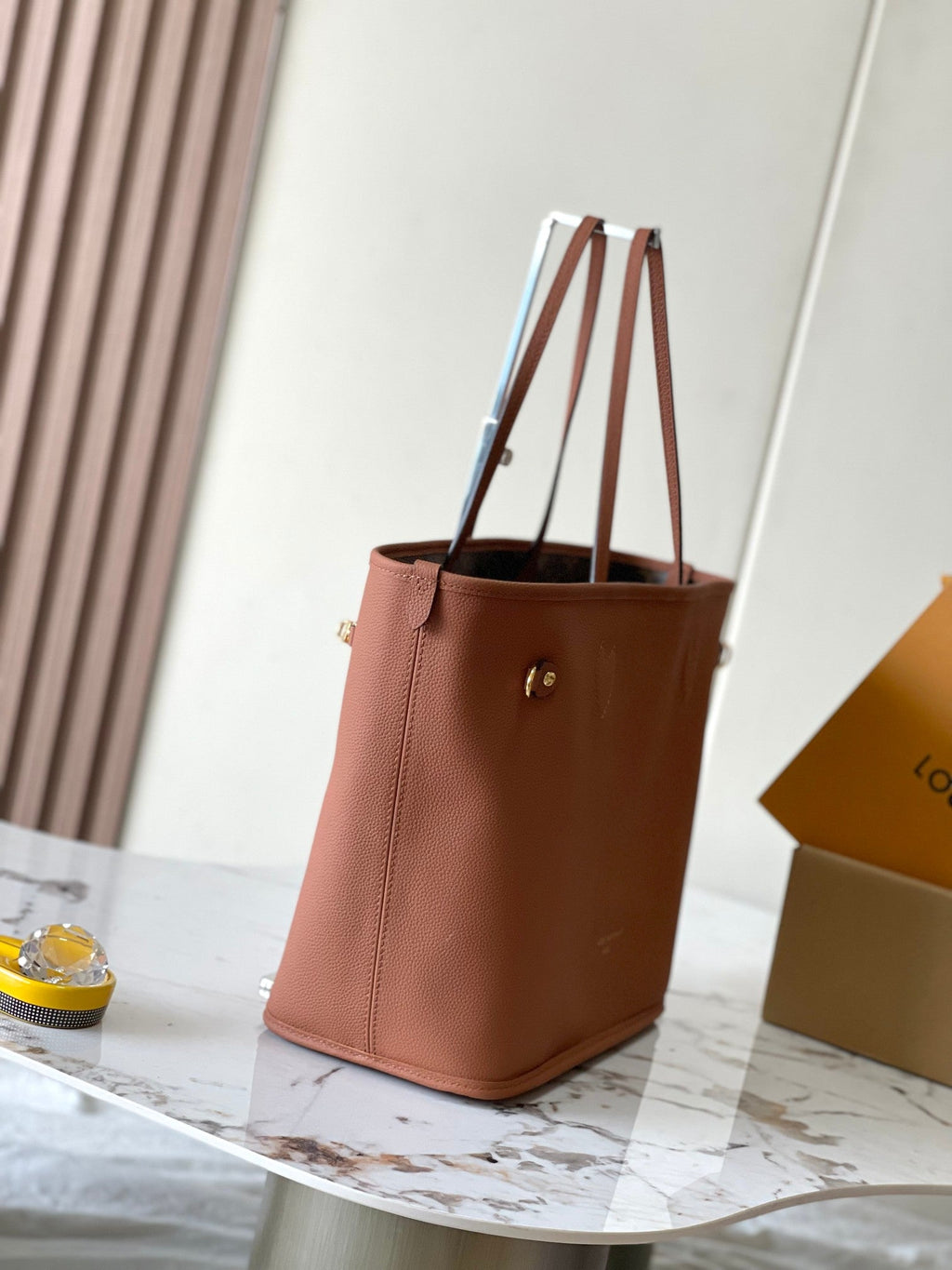 Sac à dos Neverfull Inside Out MM 31 en toile monogrammée marron et garnitures en cuir de veau