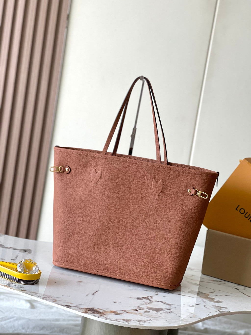 Sac à dos Neverfull Inside Out MM 31 en toile monogrammée marron et garnitures en cuir de veau