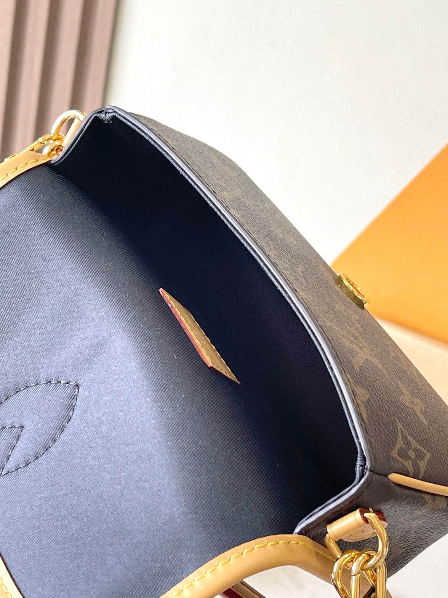 SAC NANO DIANE 19 EN TOILE MONOGRAMME MARRON ET GARNITURES EN CUIR
