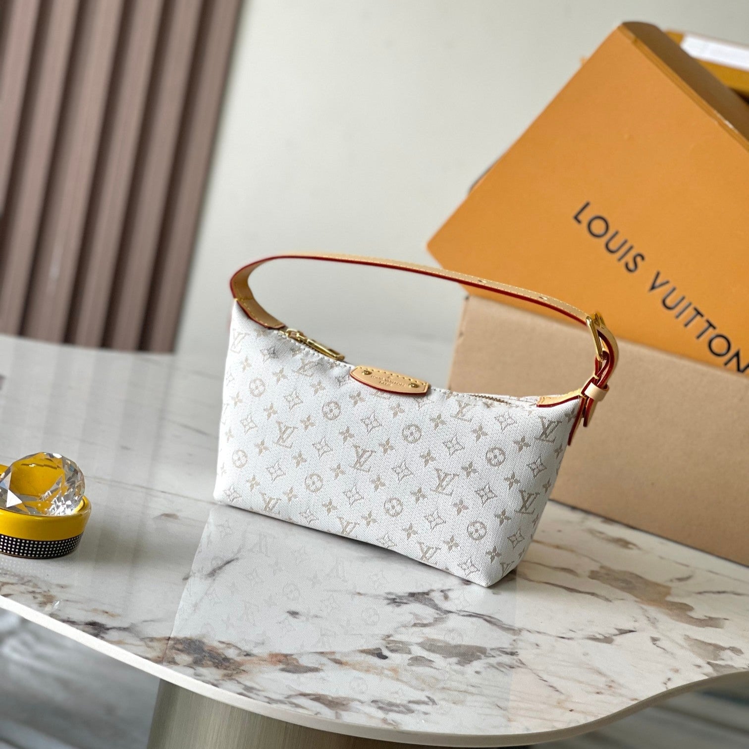 POCHETTE HILLS 20 EN MINI JACQUARD MONOGRAMME BLANC