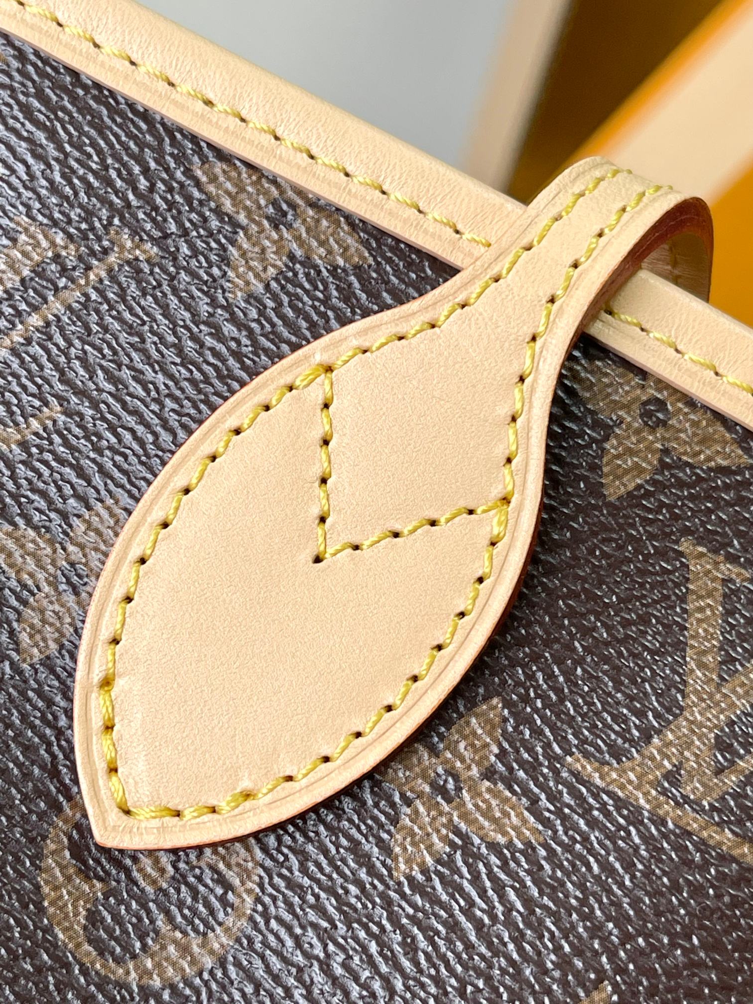 RÉVERSIBLE NEVERFULL MM 31 À L'ENVERS OR 