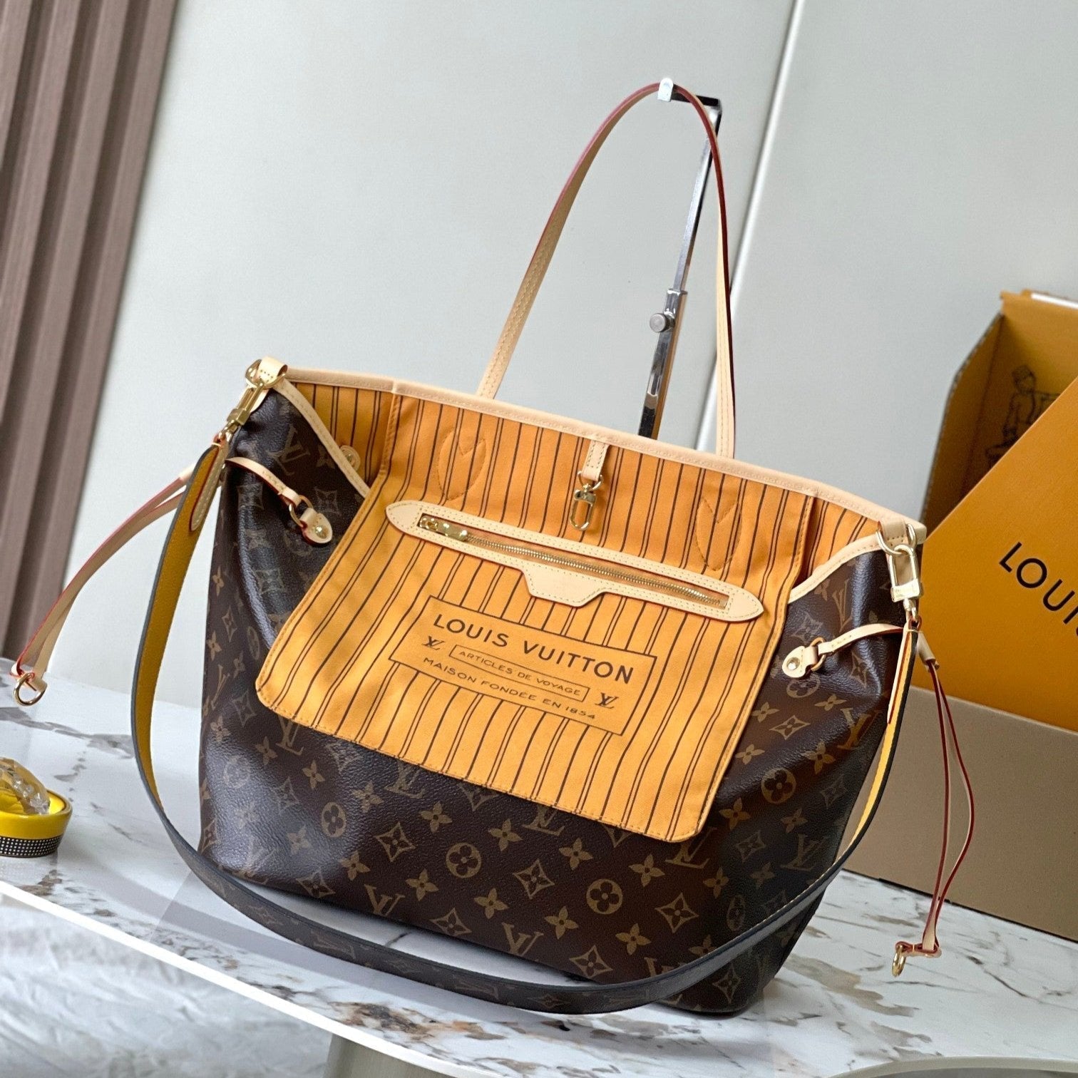 RÉVERSIBLE NEVERFULL MM 31 À L'ENVERS OR 