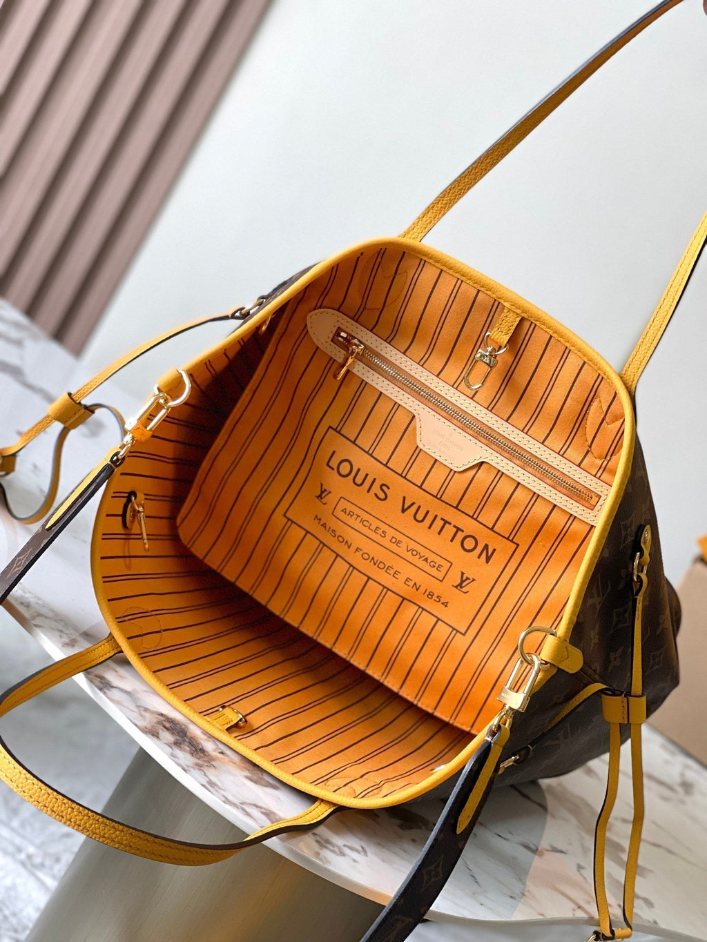 REVERSIBLE NEVERFULL MM 31 INSIDE OUT GOLD HANDLE