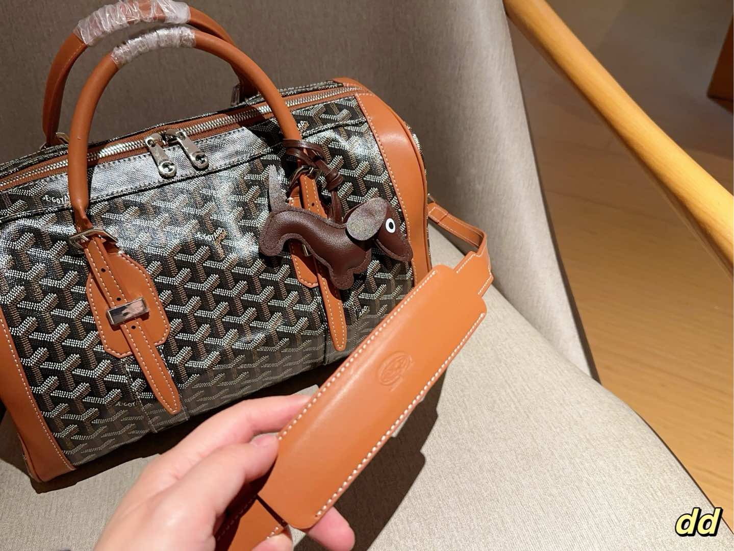 SAC HARDY PM BAG 35 EN TOILE GOYARDINE MARRON ET CUIR DE VEAU BRUN