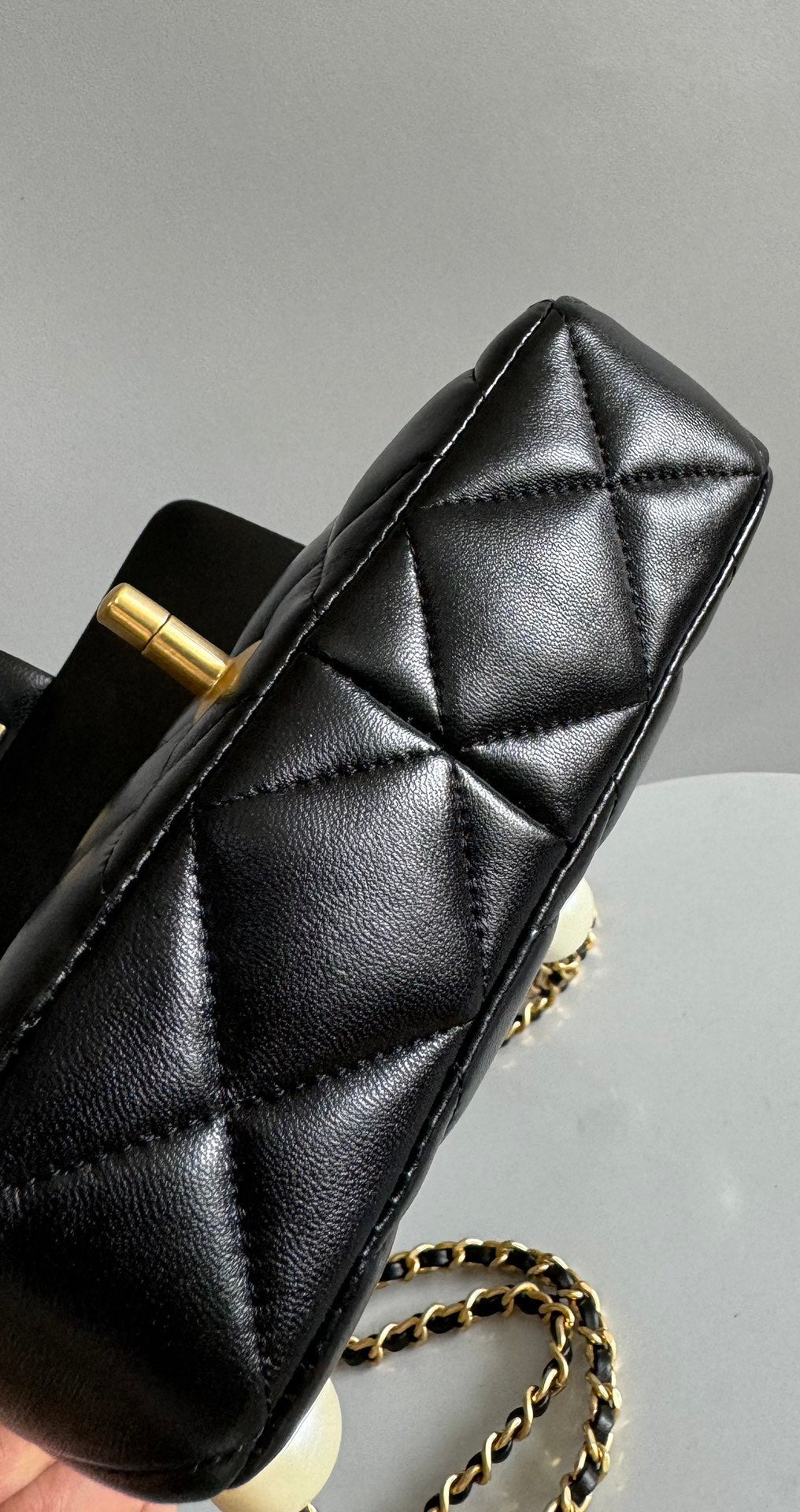 MINI FLAP BAG 17CM BLACK LAMSKIN GOLD HARDWARE