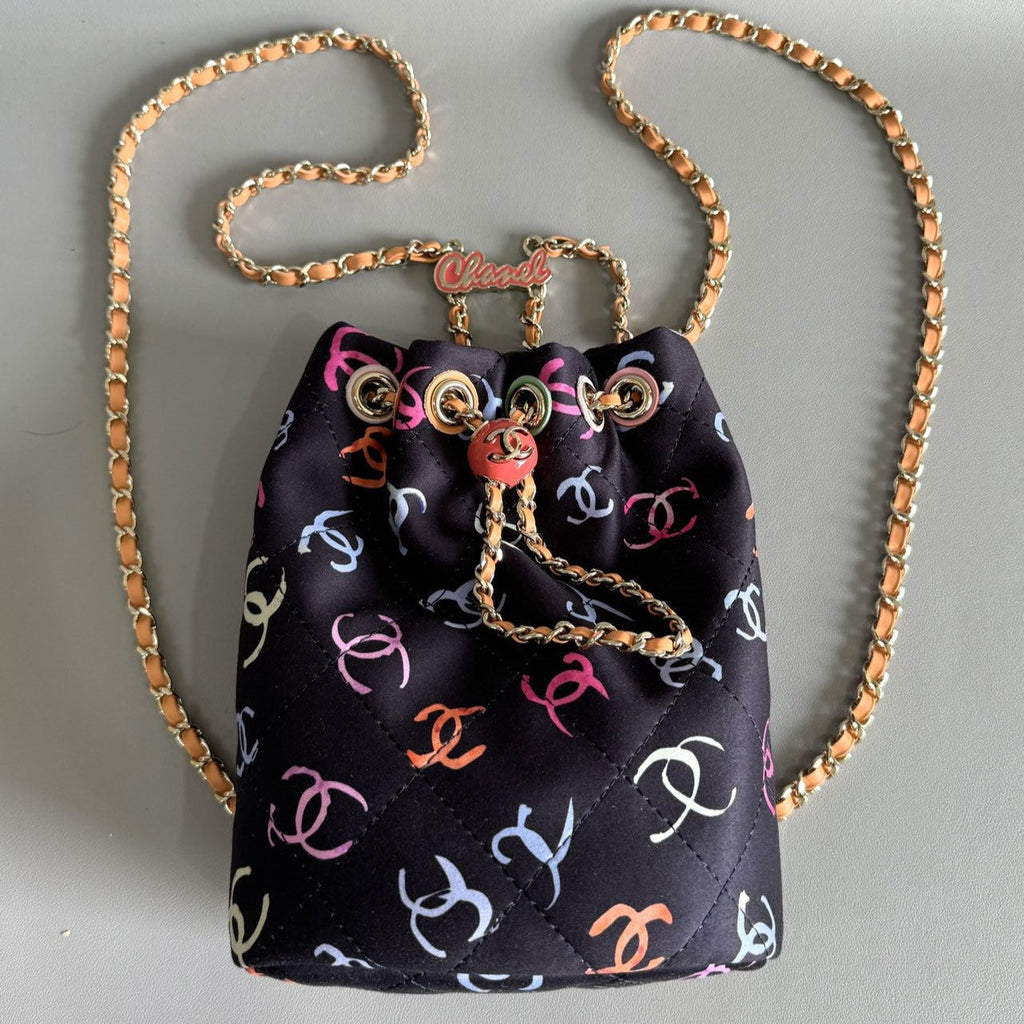 SAC À DOS CC 22CM NOIR ET NOMBREUSES AUTRES COULEURS TISSU IMPRIMÉ QUINCAILLERIE DORÉ