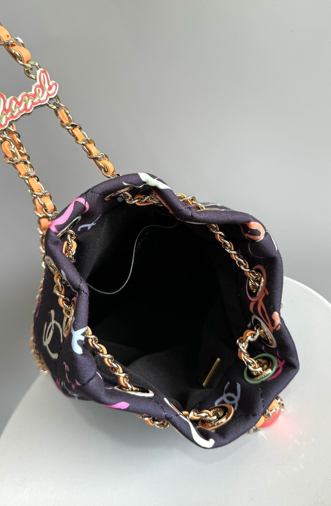 SAC À DOS CC 22CM NOIR ET NOMBREUSES AUTRES COULEURS TISSU IMPRIMÉ QUINCAILLERIE DORÉ