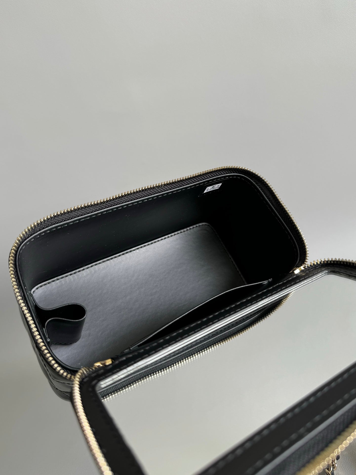 CC VANITY CASE PEARL 17CM BLACK LAMBSKIN GOLD HARDWARE