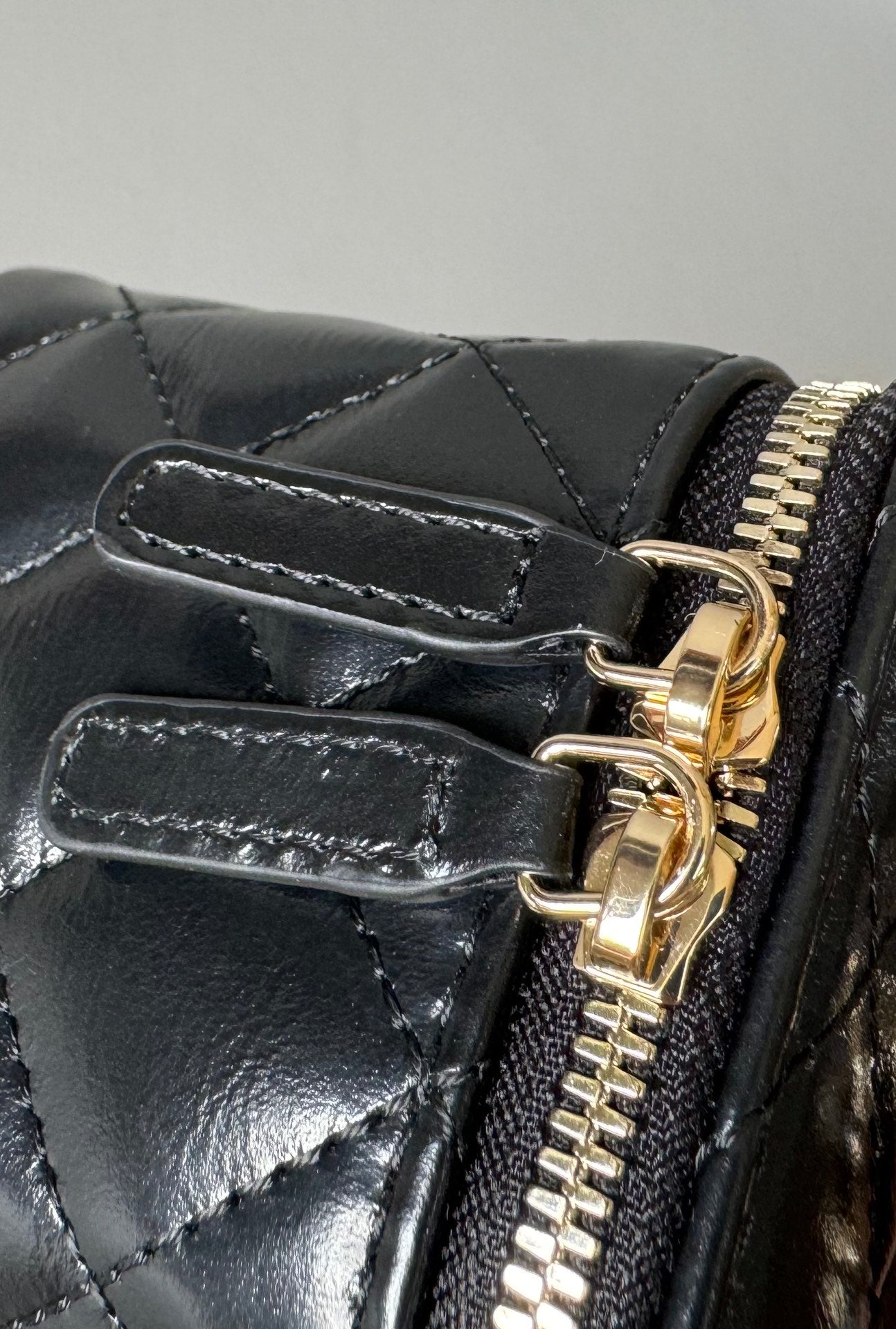 CC VANITY CASE PEARL 17CM BLACK LAMBSKIN GOLD HARDWARE