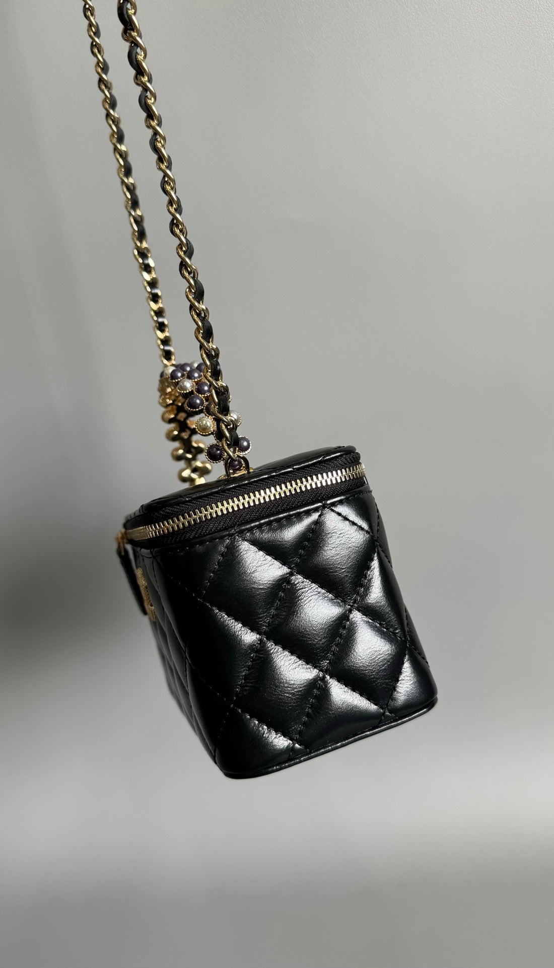 CC VANITY CASE PEARL 17CM BLACK LAMBSKIN GOLD HARDWARE
