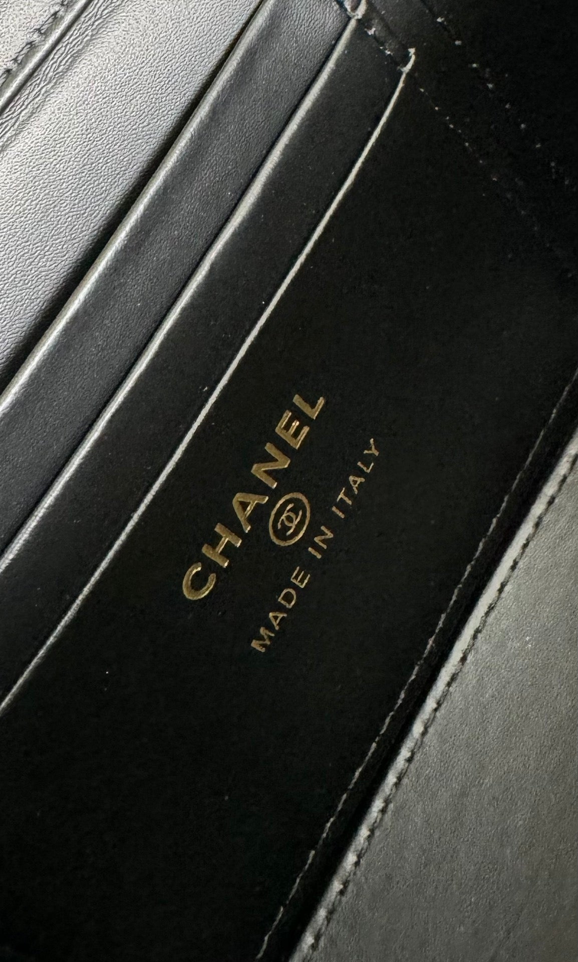 TROUSSE DE VANITY CC PEARL 17 CM EN CUIR D'AGNEAU NOIR QUINCAILLERIE DORÉ