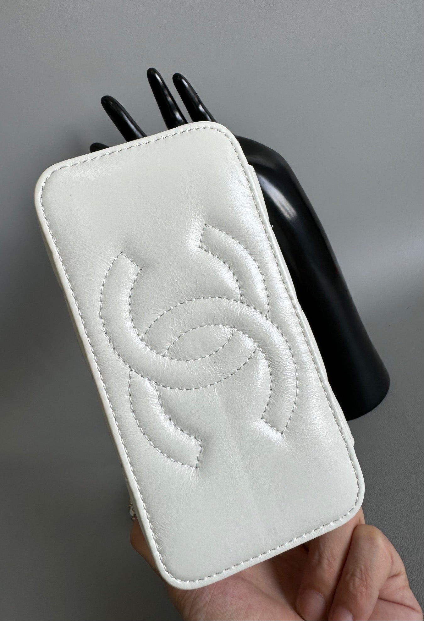 CC VANITY CASE PEARL 17CM WHITE LAMBSKIN GOLD HARDWARE