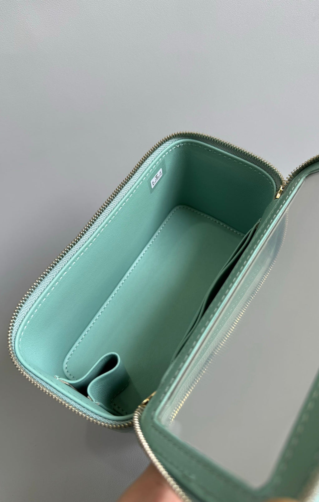 TROUSSE DE VANITY CC PEARL 17 CM EN CUIR D'AGNEAU BLEU AQUA QUINCAILLERIE DORÉ