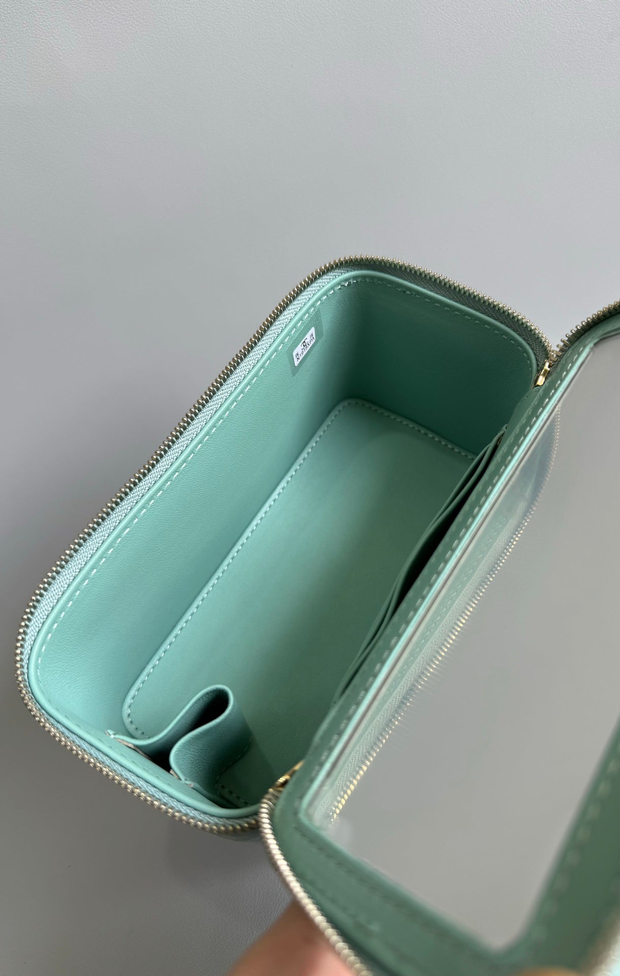TROUSSE DE VANITY CC PEARL 17 CM EN CUIR D'AGNEAU BLEU AQUA QUINCAILLERIE DORÉ