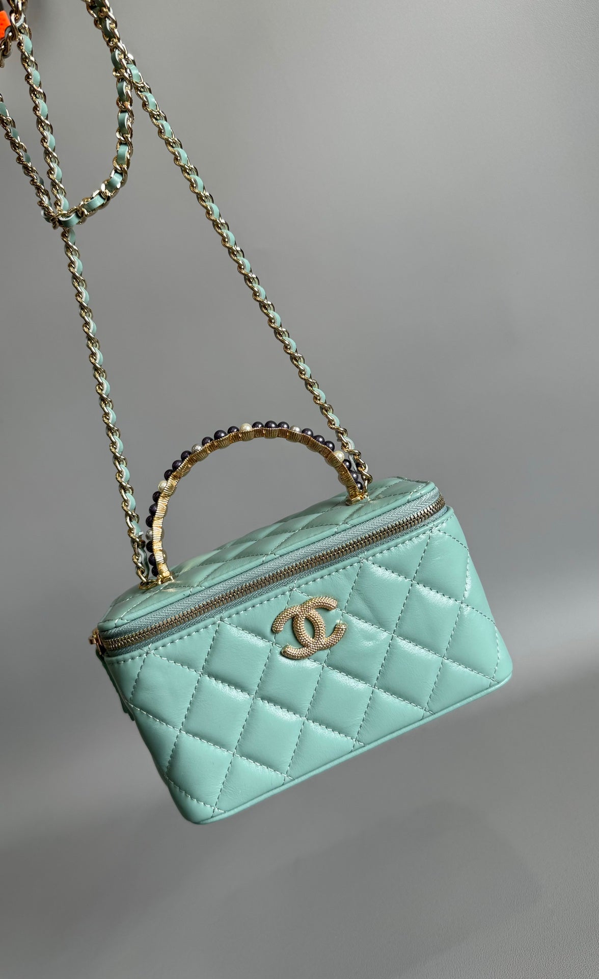 CC VANITY CASE PEARL 17CM AQUA BLUE LAMBSKIN GOLD HARDWARE