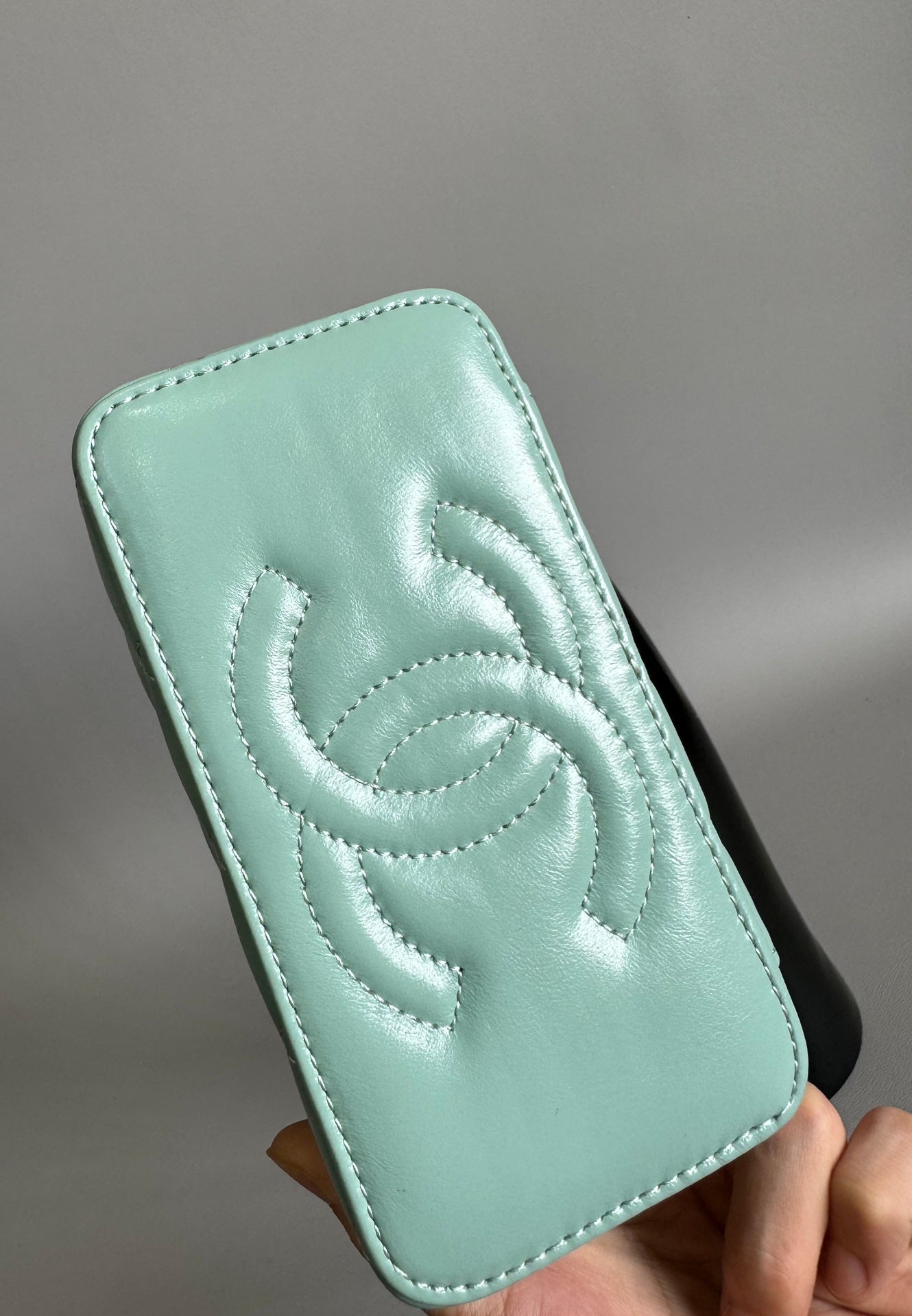 CC VANITY CASE PEARL 17CM AQUA BLUE LAMBSKIN GOLD HARDWARE