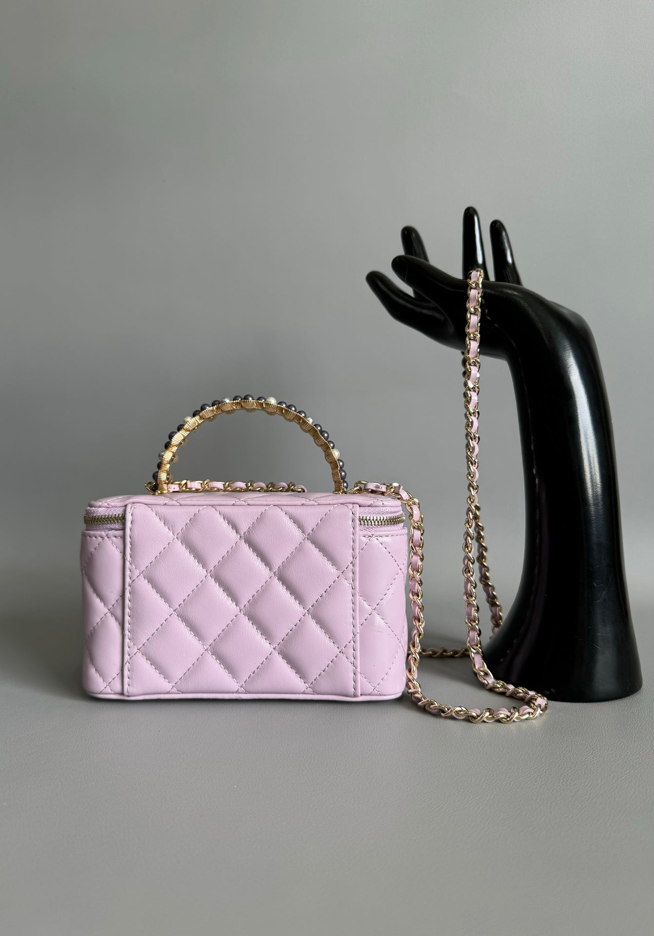 CC VANITY CASE PEARL 17CM COTTON CANDY LAMBSKIN GOLD HARDWARE