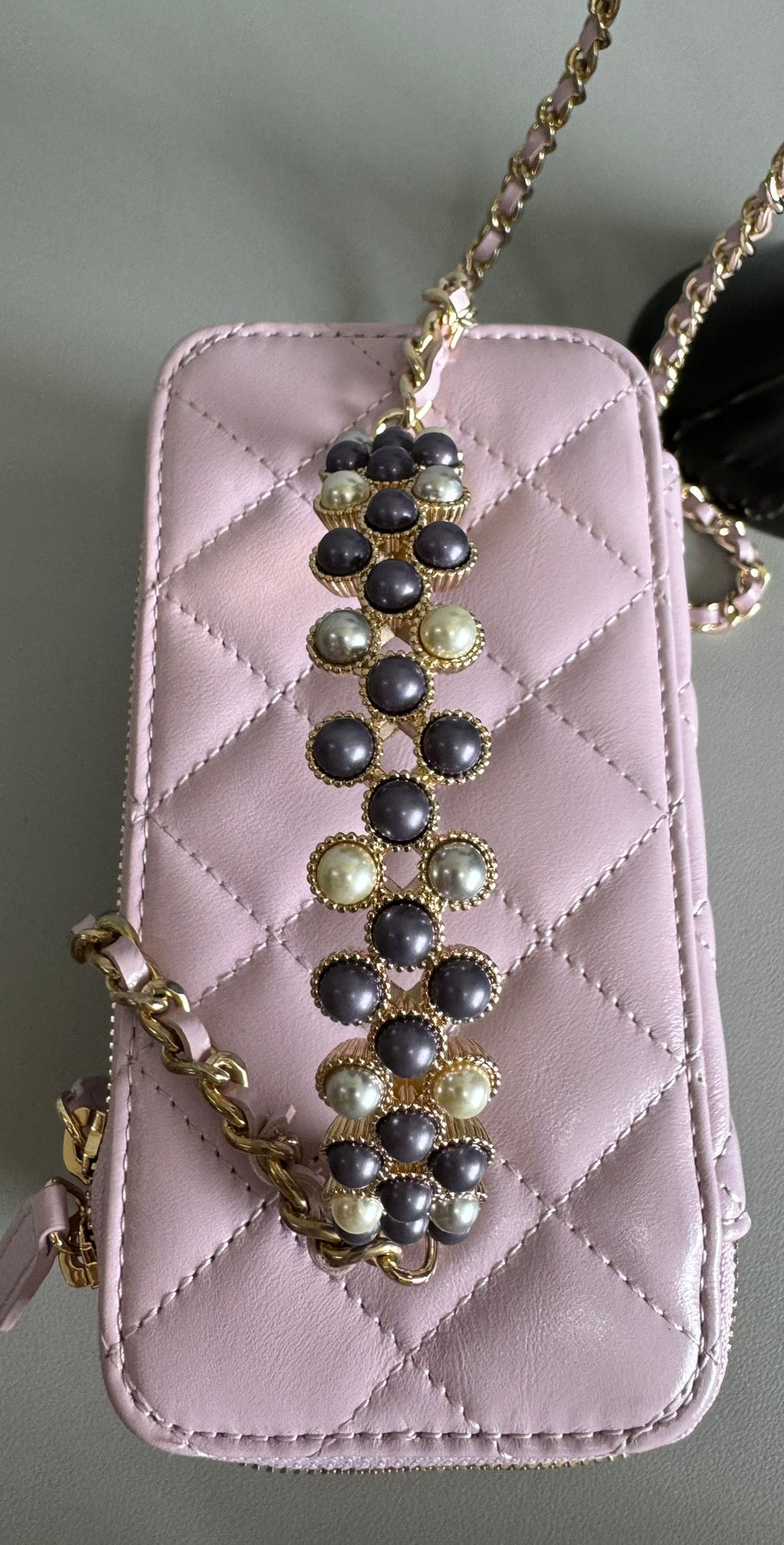 TROUSSE DE VANITY CC PEARL 17 CM EN CUIR D'AGNEAU BARBE À PAPA QUINCAILLERIE DORÉ