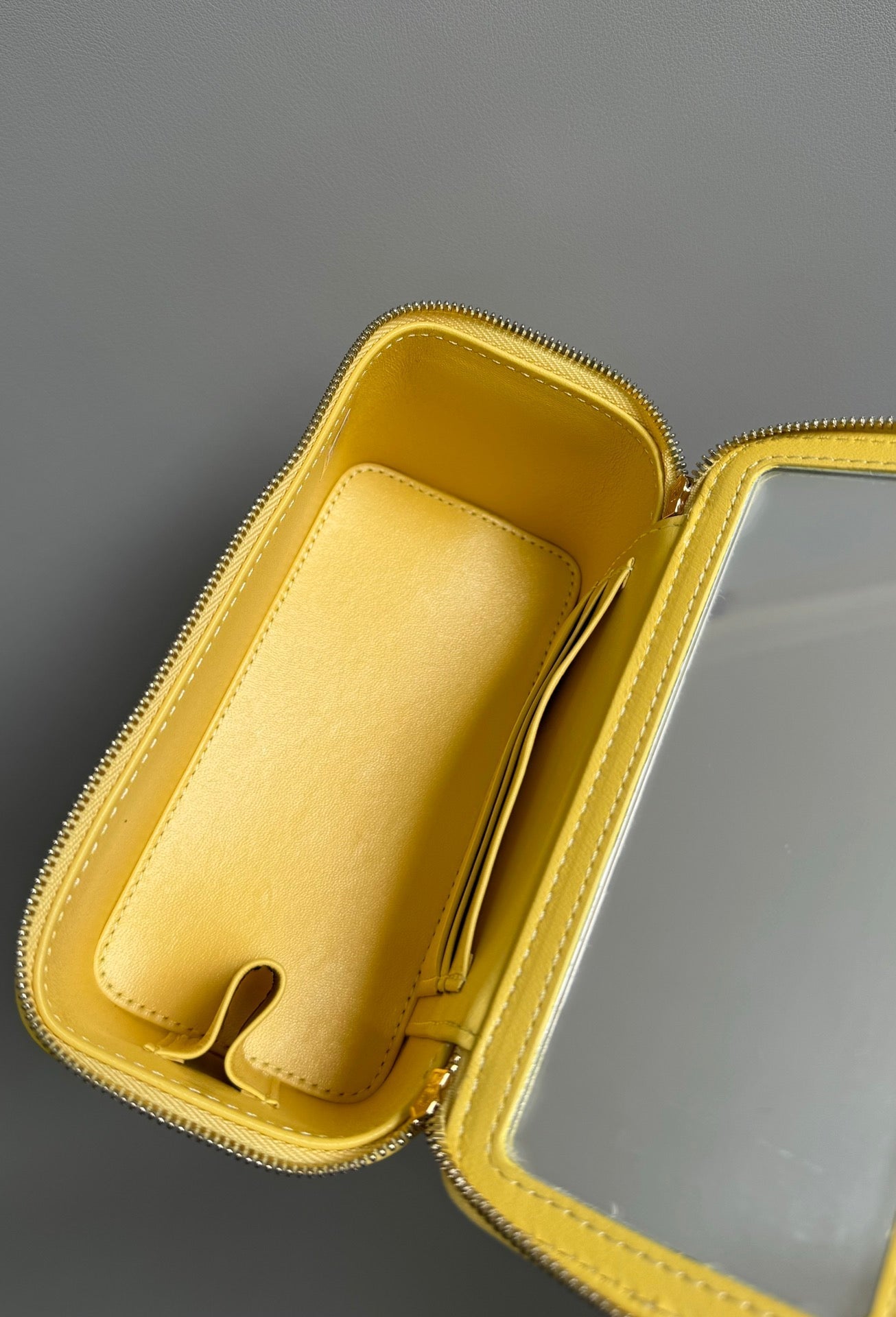 CC VANITY CASE PEARL 17CM YELLOW LAMBSKIN GOLD HARDWARE