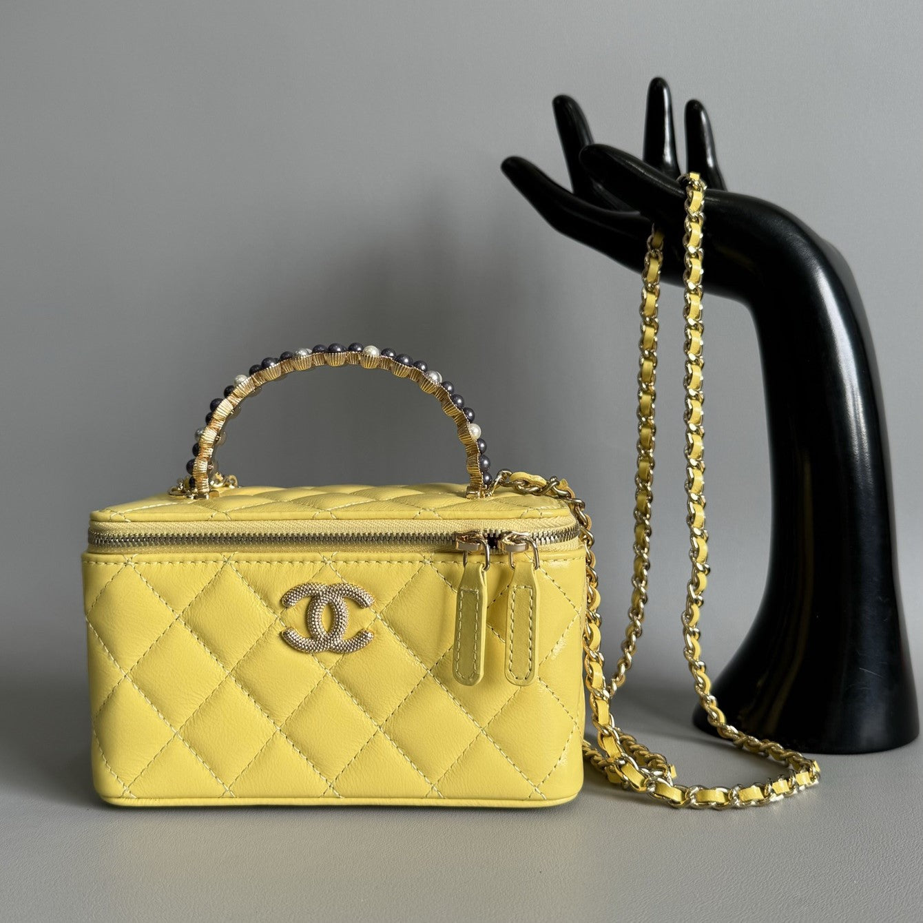 CC VANITY CASE PEARL 17CM YELLOW LAMBSKIN GOLD HARDWARE