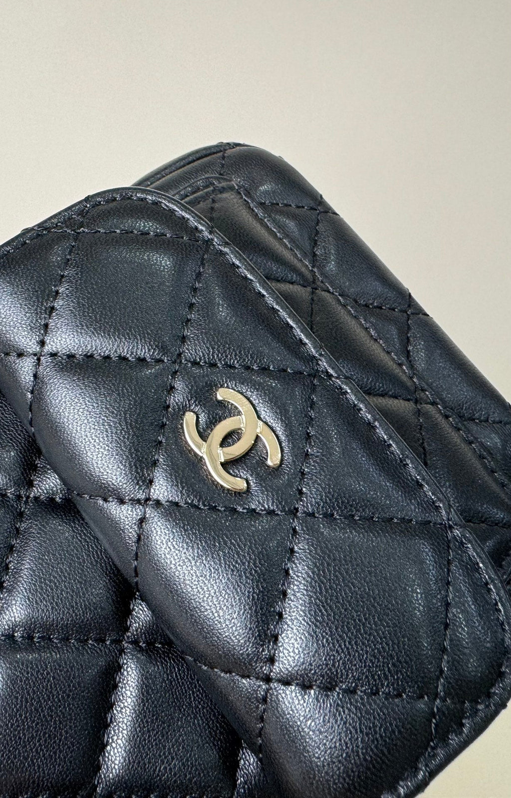 SAC À DOS CC MINI 18 EN CUIR D'AGNEAU NOIR ET QUINCAILLERIE OR CLAIR