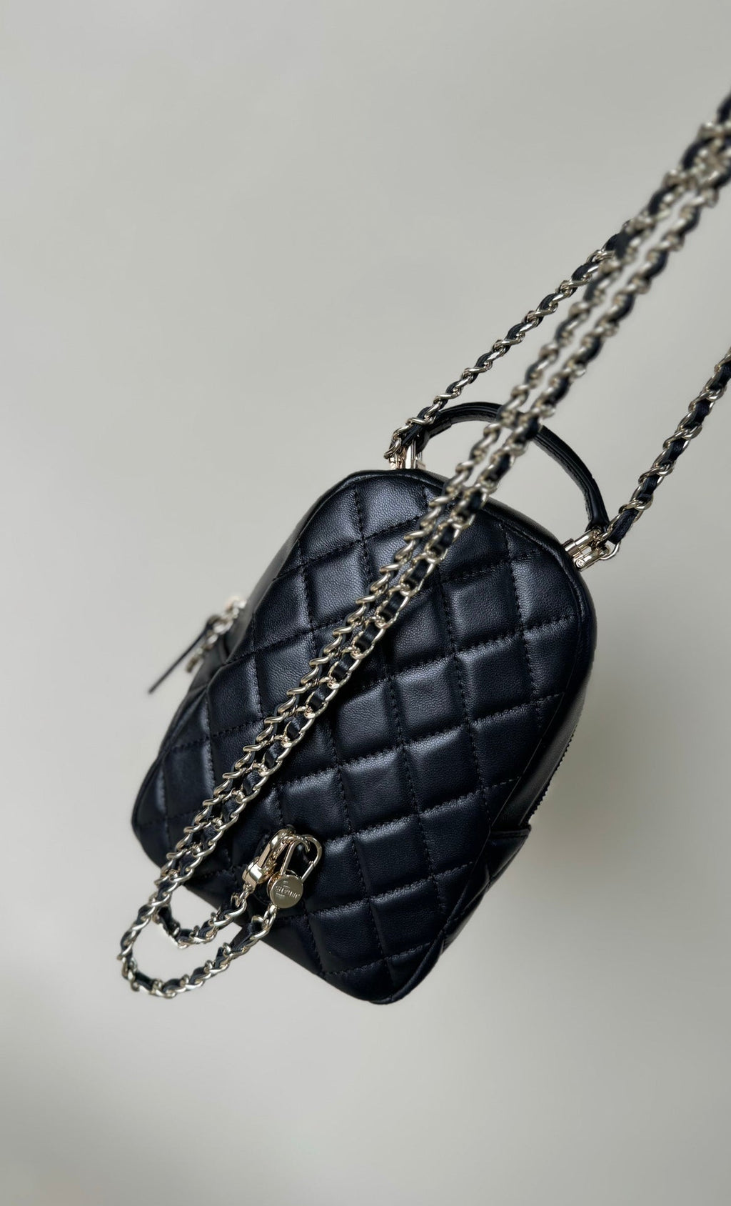 SAC À DOS CC MINI 18 EN CUIR D'AGNEAU NOIR ET QUINCAILLERIE OR CLAIR