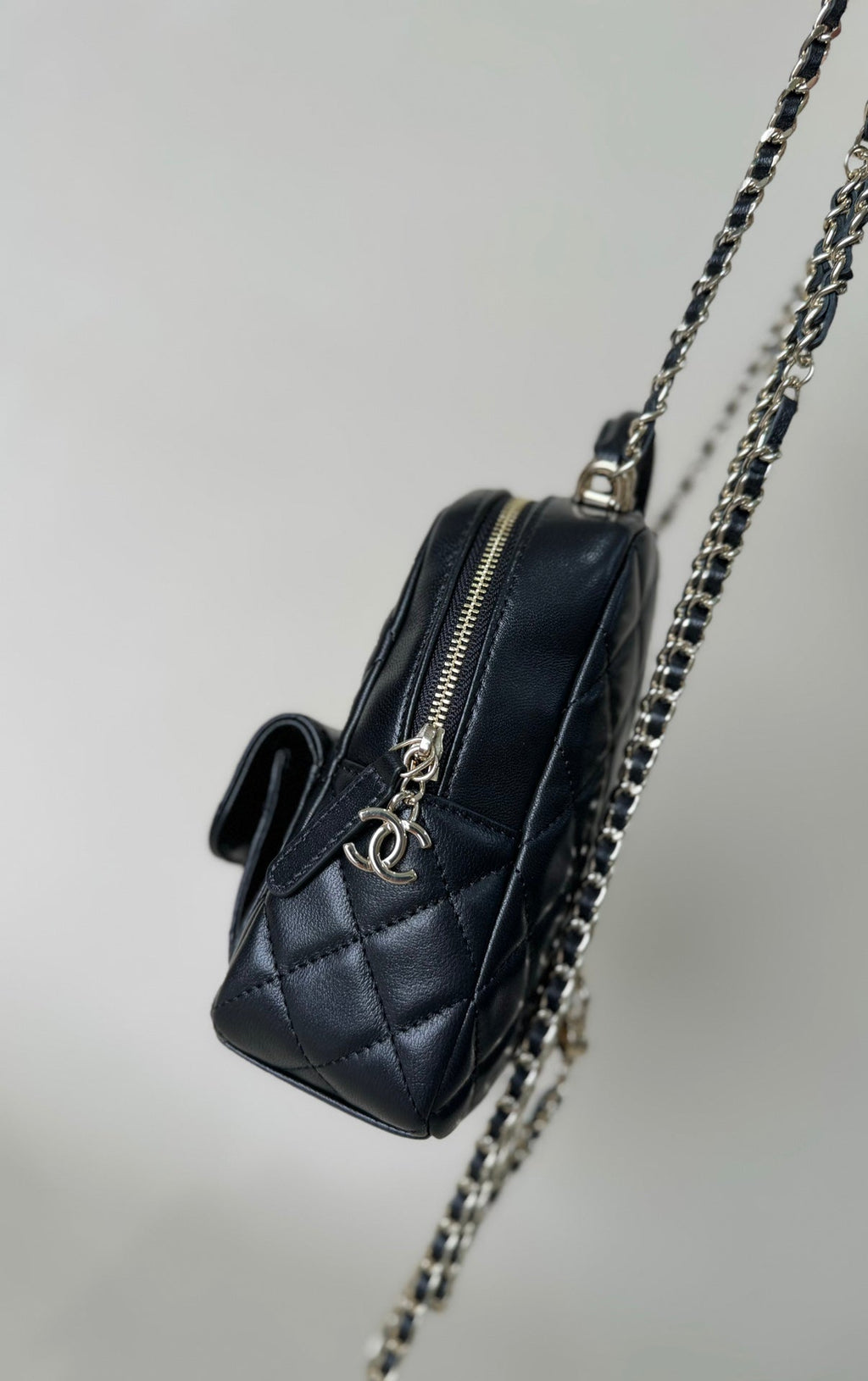 SAC À DOS CC MINI 18 EN CUIR D'AGNEAU NOIR ET QUINCAILLERIE OR CLAIR