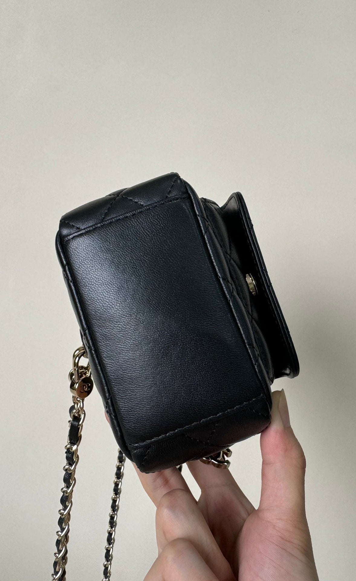 SAC À DOS CC MINI 18 EN CUIR D'AGNEAU NOIR ET QUINCAILLERIE OR CLAIR