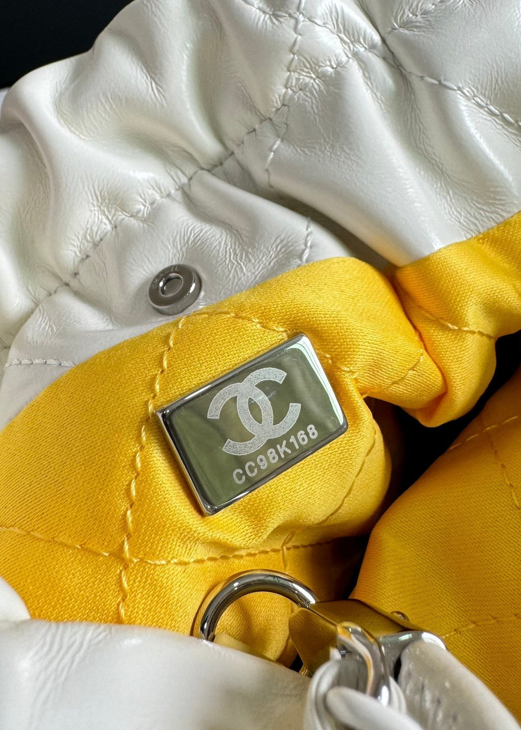 CC HOBO MINI 20CM JAUNE BLANC AGNEAU
