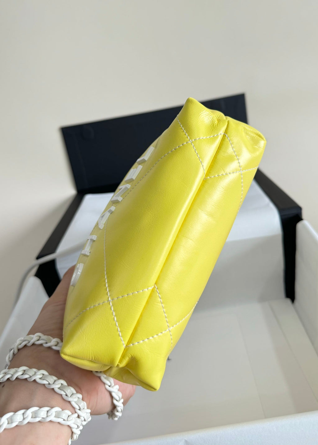 CC HOBO MINI 20CM JAUNE BLANC AGNEAU